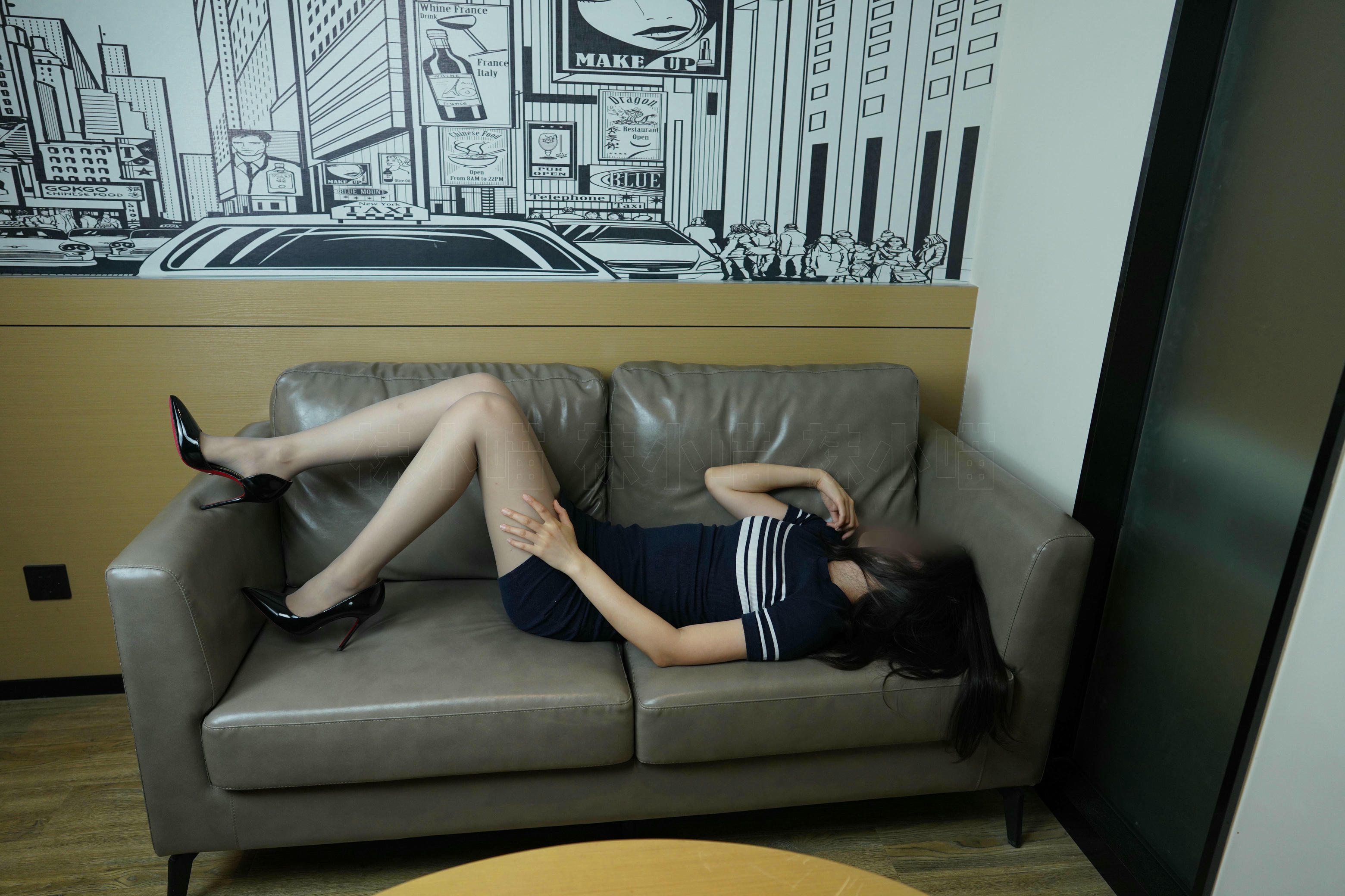 袜小喵 KT313《躺沙发》 [78P 130.52 MB]_第1集