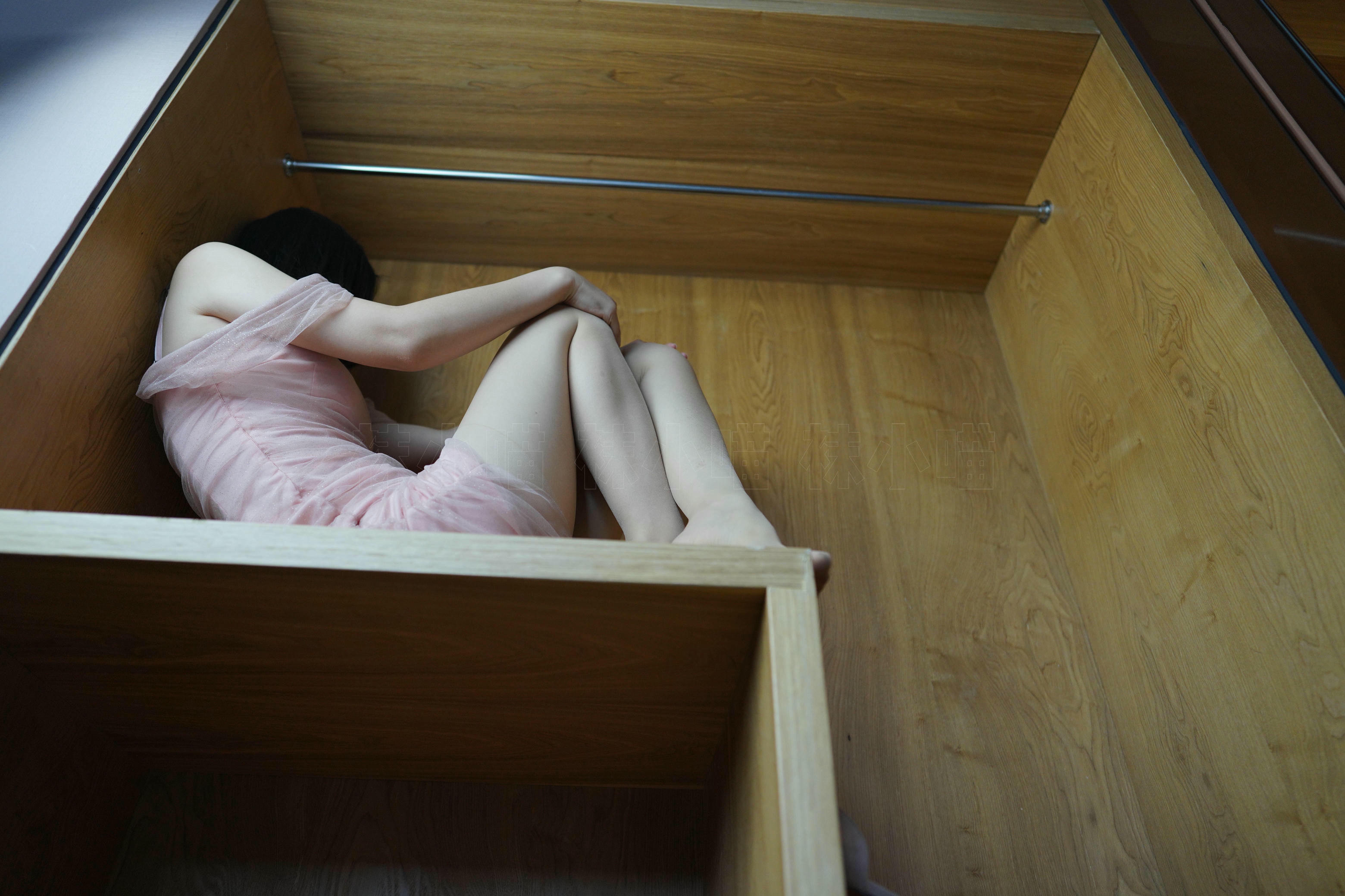 袜小喵 KT318《柜子》 [84P 119.89 MB]_第2集