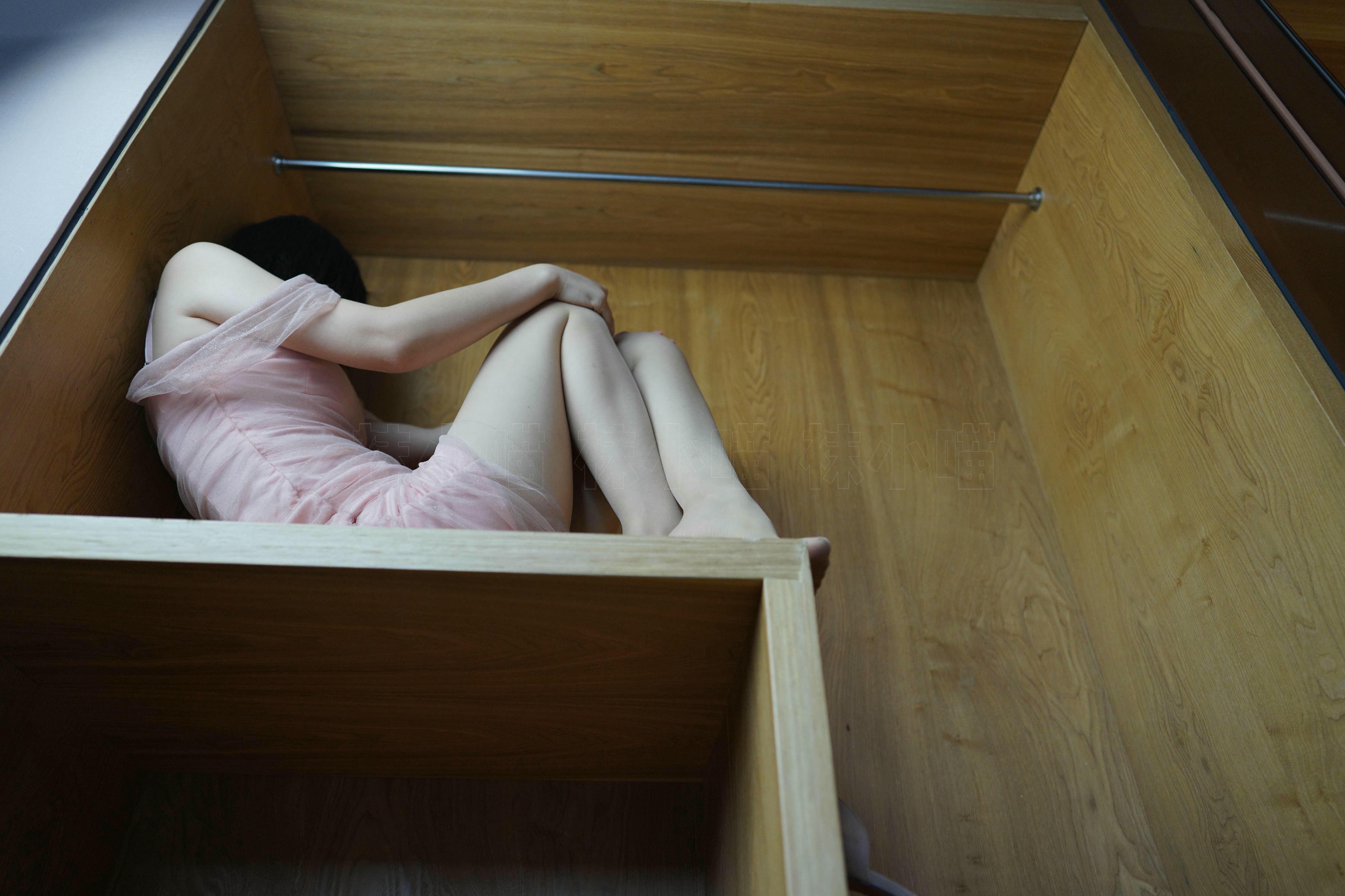 袜小喵 KT318《柜子》 [84P 119.89 MB]_第2集