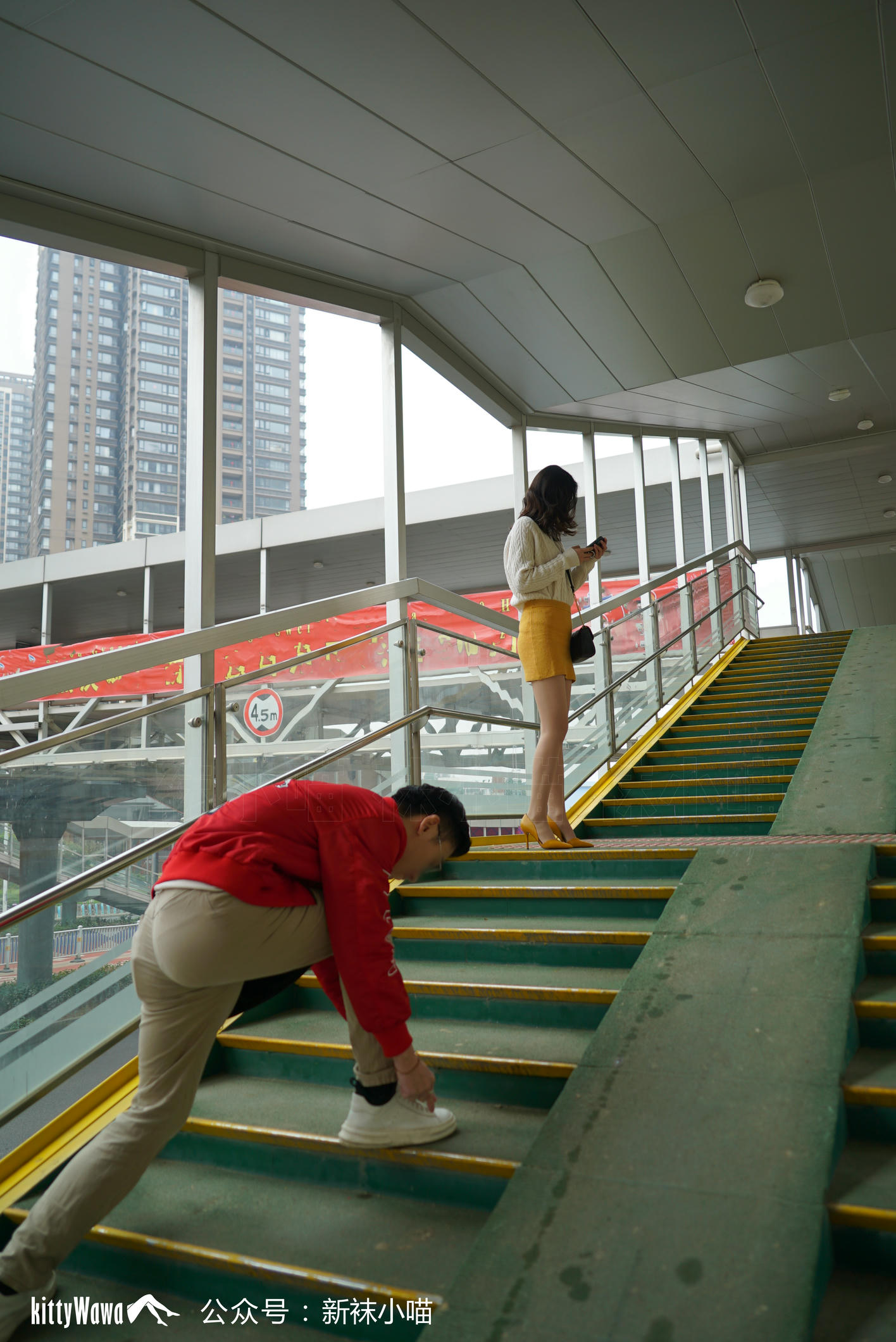 袜小喵故事集 KTS006 公交车追随者 [82P+526MB]_第1集