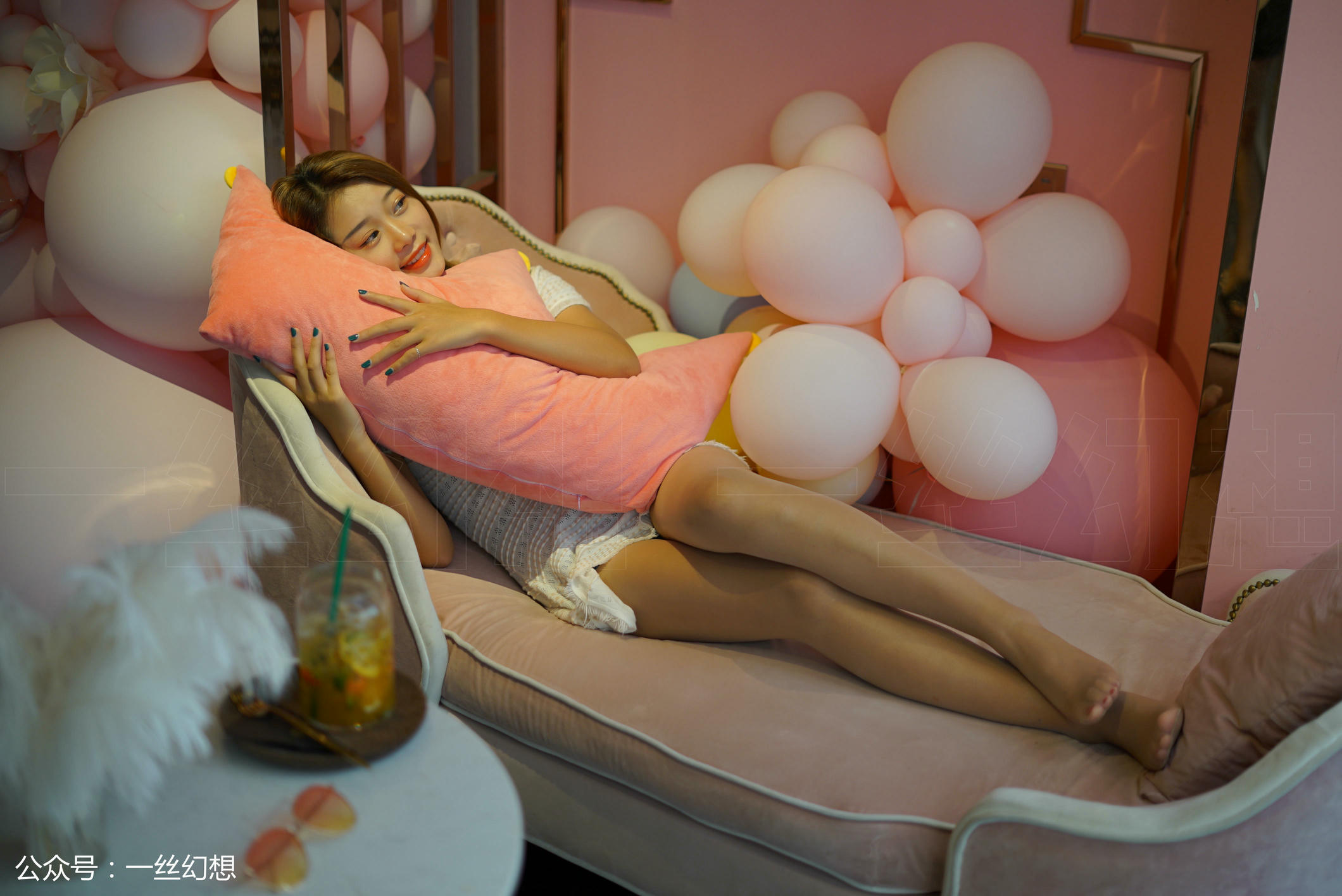 高丝女子图鉴 袜小喵×一丝幻想 NZ005 糖糖[59P+46.4MB]_第2集