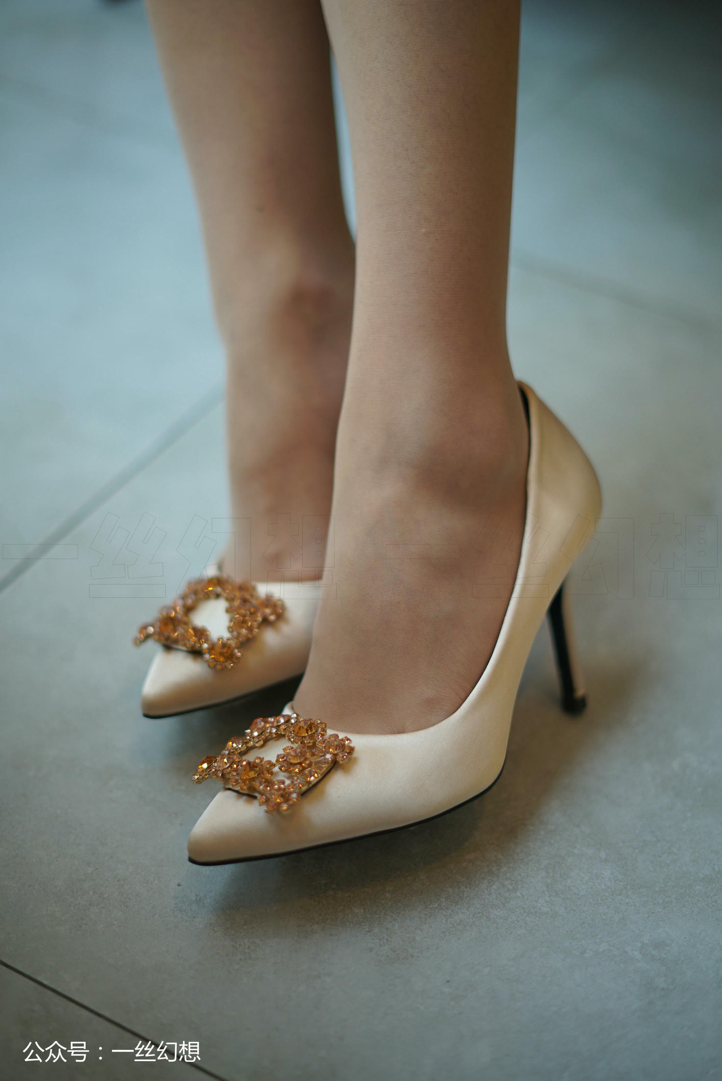 高丝女子图鉴 袜小喵×一丝幻想 NZ009 格格[59P+50.7MB]_第3集