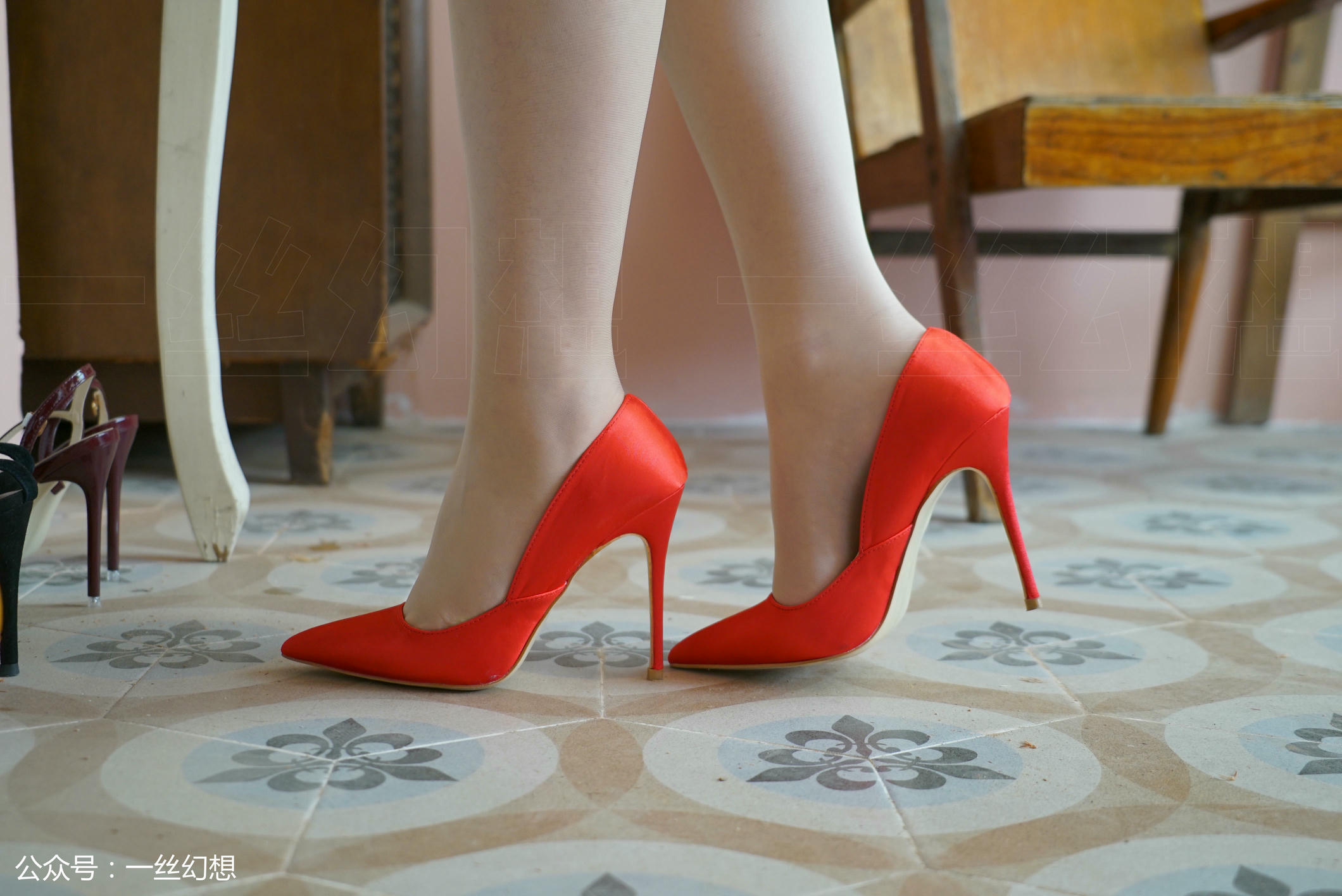 高丝女子图鉴 袜小喵×一丝幻想 NZ015 ViVi[59P+53MB]_第2集