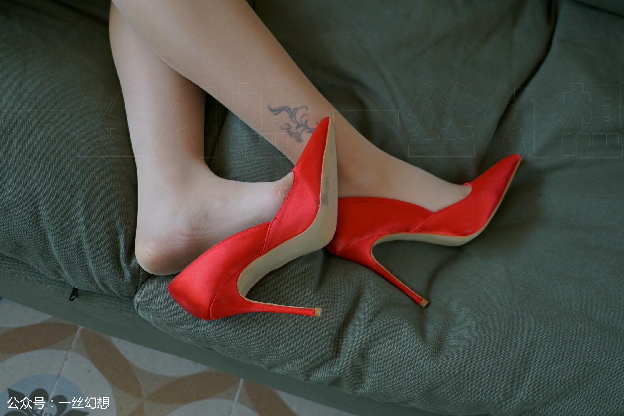 高丝女子图鉴 袜小喵×一丝幻想 NZ015 ViVi[59P+53MB]_第2集