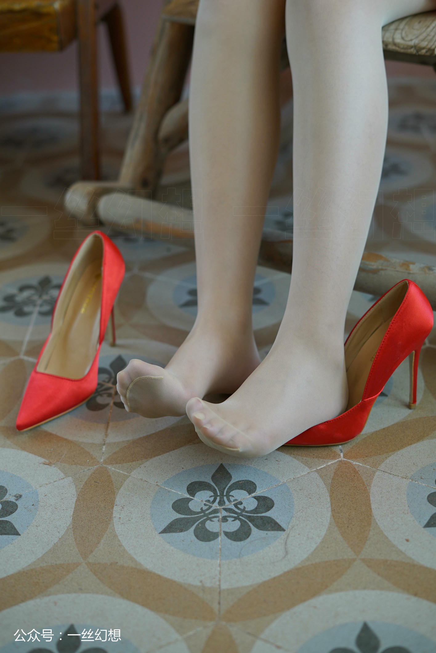 高丝女子图鉴 袜小喵×一丝幻想 NZ015 ViVi[59P+53MB]_第3集