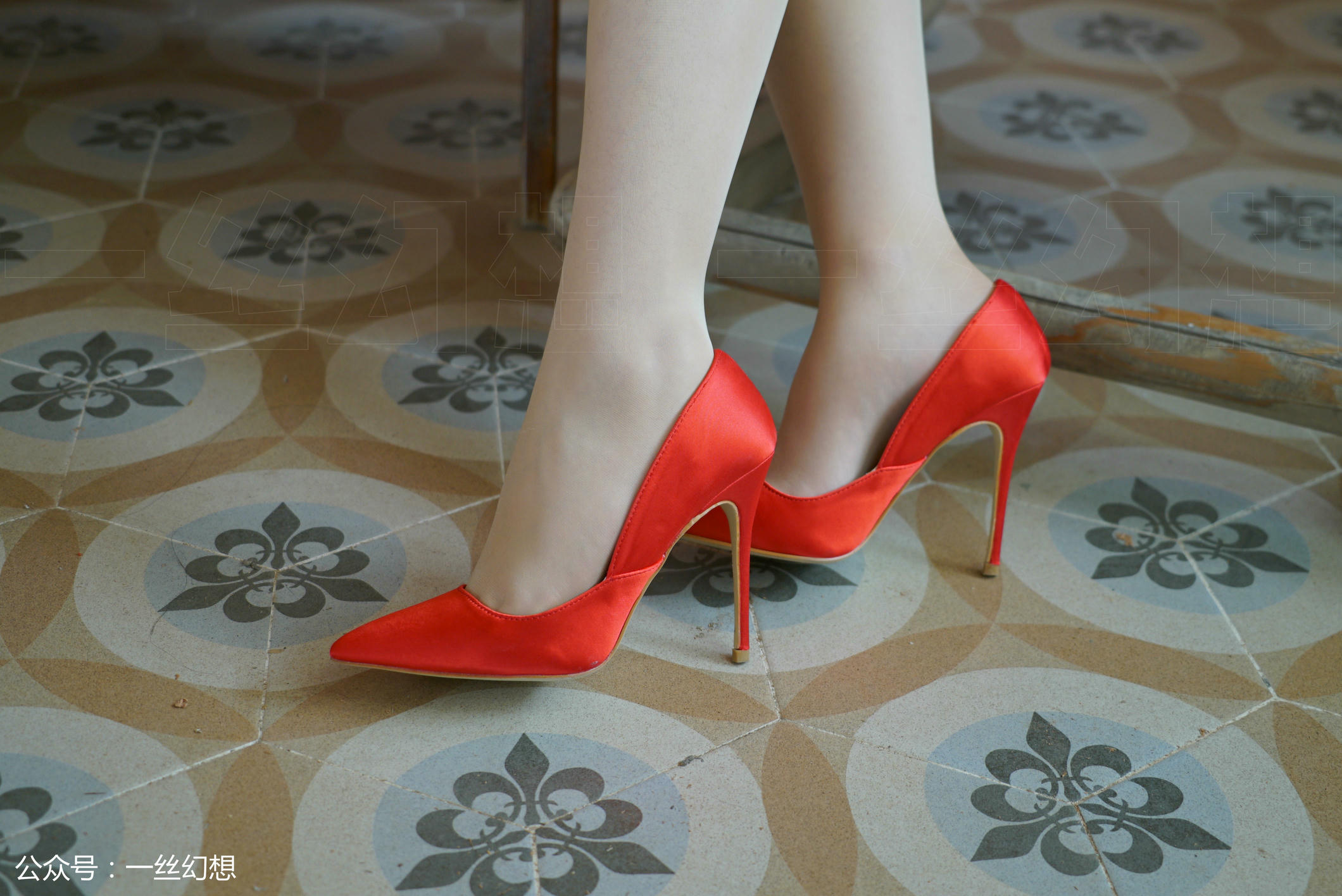 高丝女子图鉴 袜小喵×一丝幻想 NZ015 ViVi[59P+53MB]_第1集