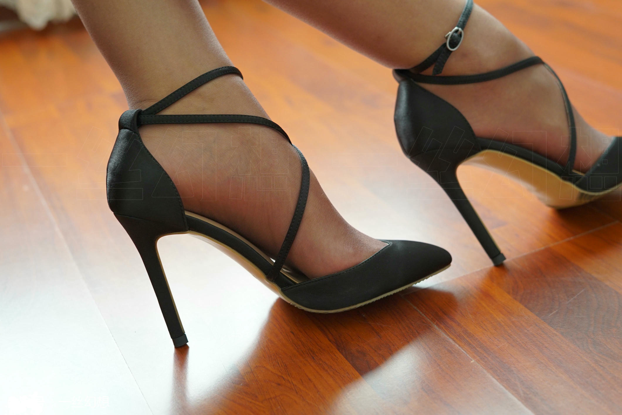 高丝女子图鉴 袜小喵×一丝幻想 NZ016 茜茜[59P+47MB]_第1集