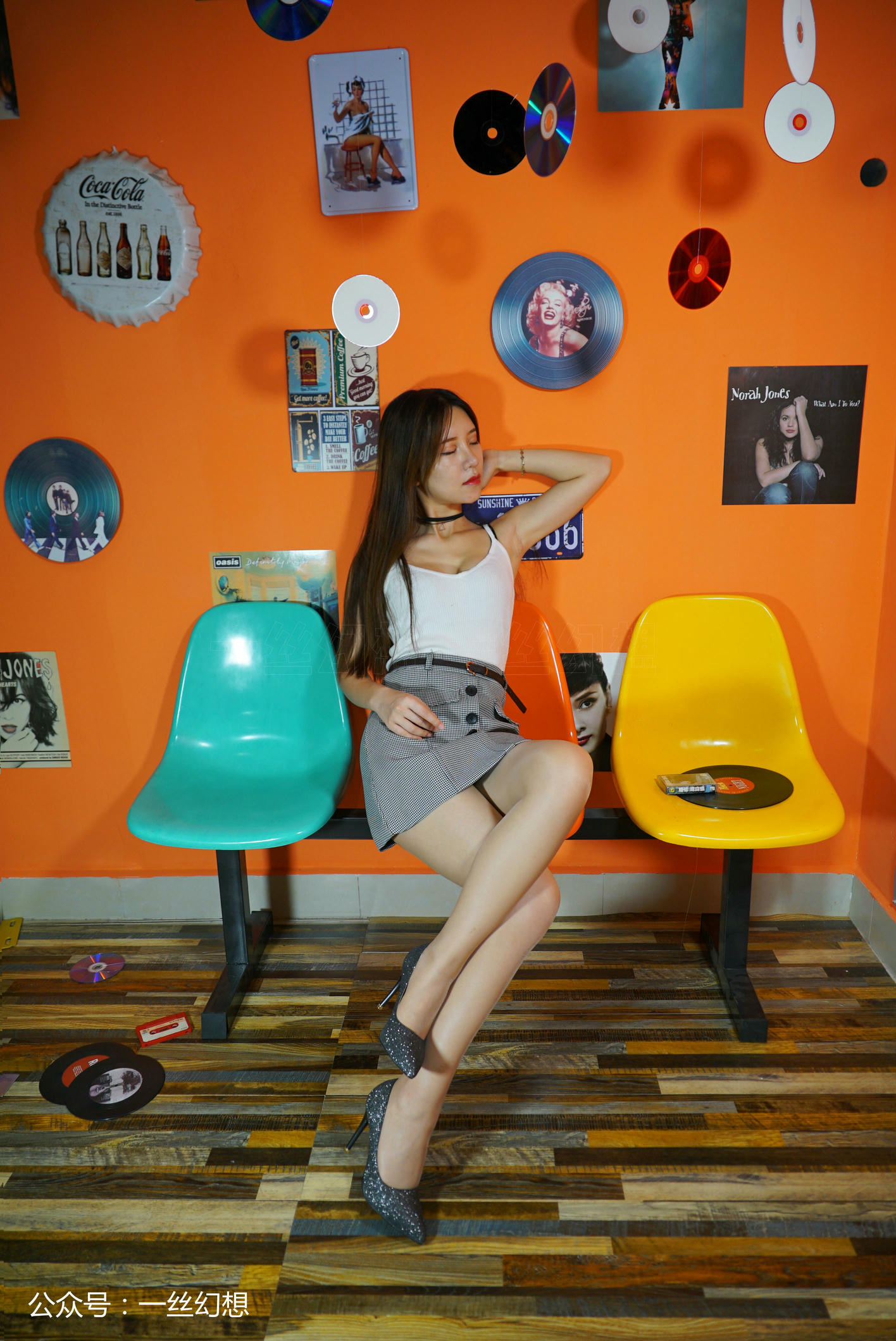 高丝女子图鉴 袜小喵×一丝幻想 NZ029 小白 [59P+84MB]_第1集