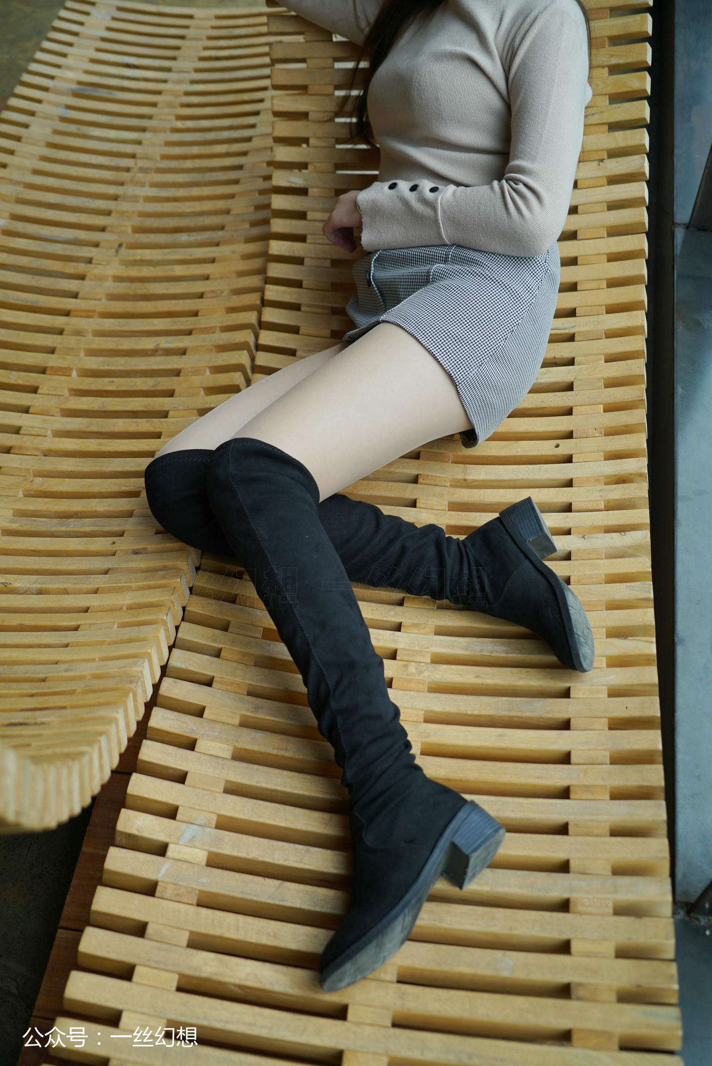 高丝女子图鉴 袜小喵×一丝幻想 NZ035 ViVi [59P+68MB]_第2集