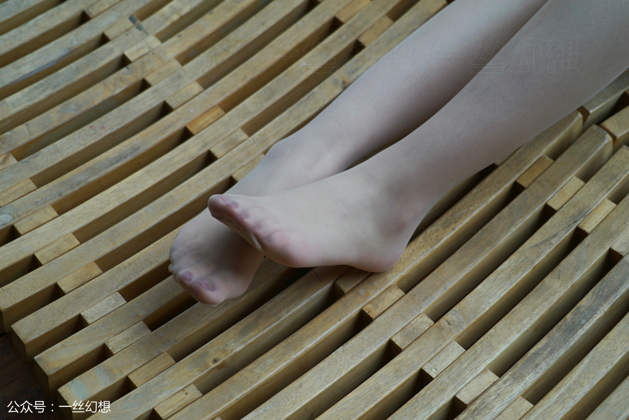 高丝女子图鉴 袜小喵×一丝幻想 NZ035 ViVi [59P+68MB]_第2集