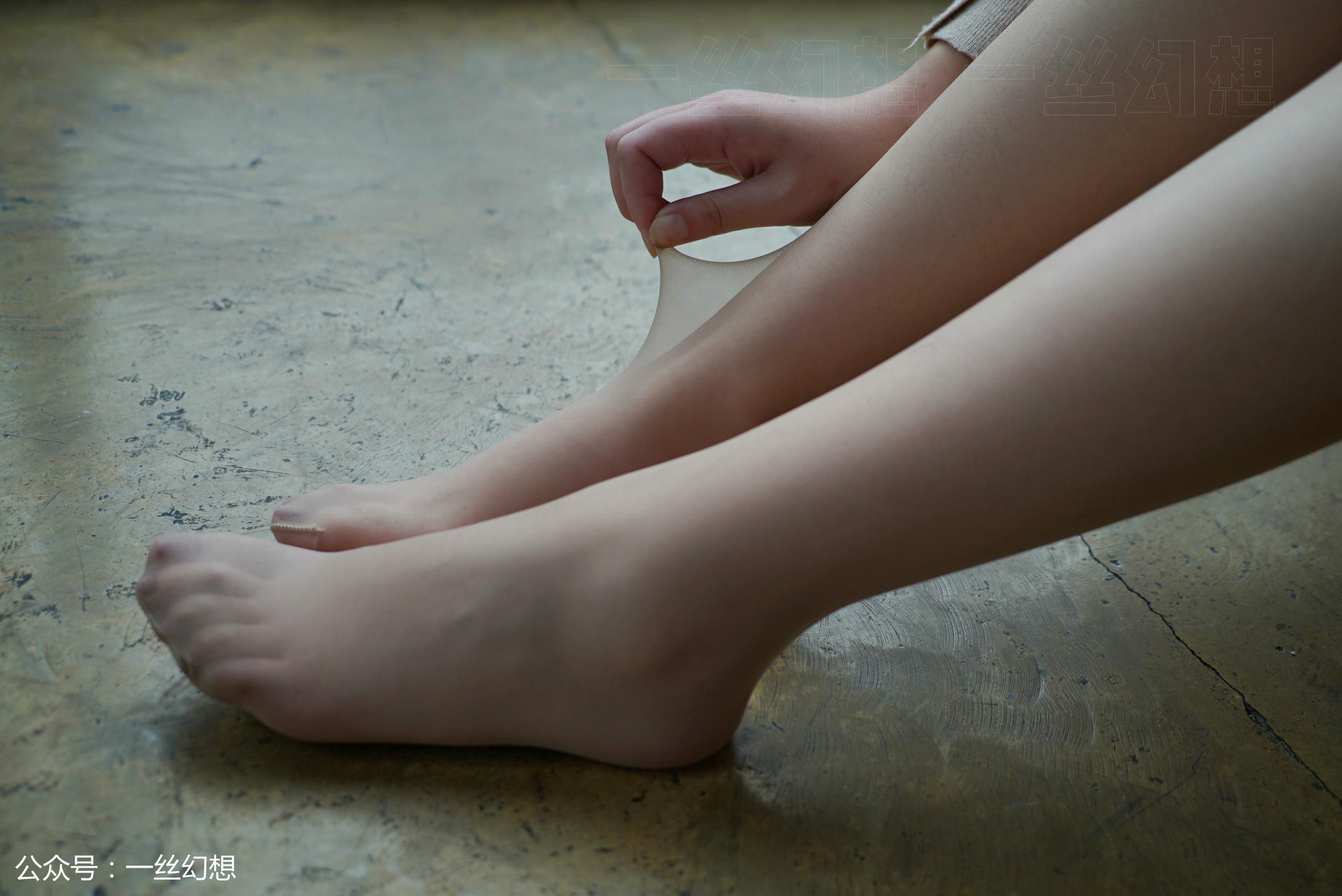 高丝女子图鉴 袜小喵×一丝幻想 NZ035 ViVi [59P+68MB]_第3集