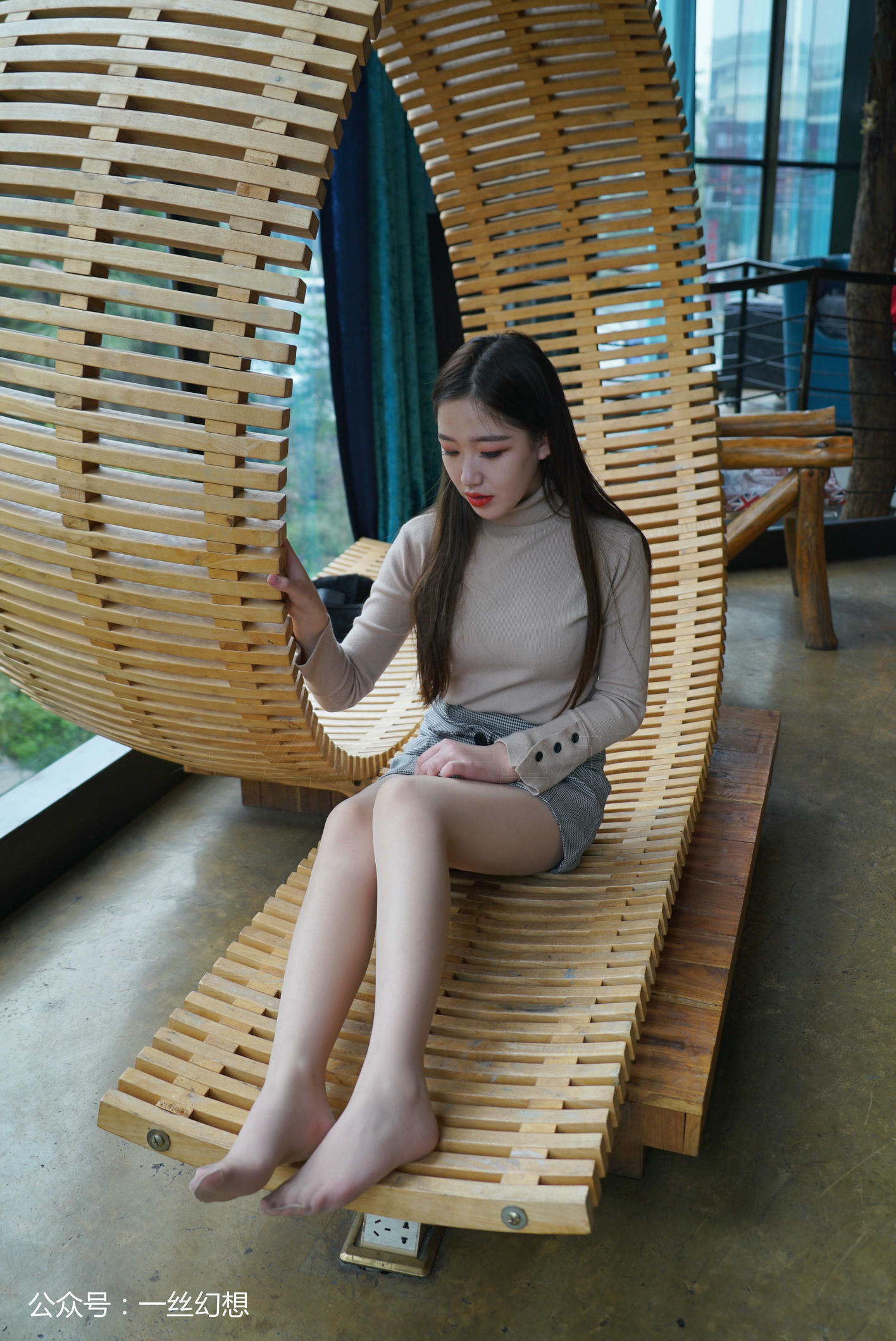 高丝女子图鉴 袜小喵×一丝幻想 NZ035 ViVi [59P+68MB]_第3集