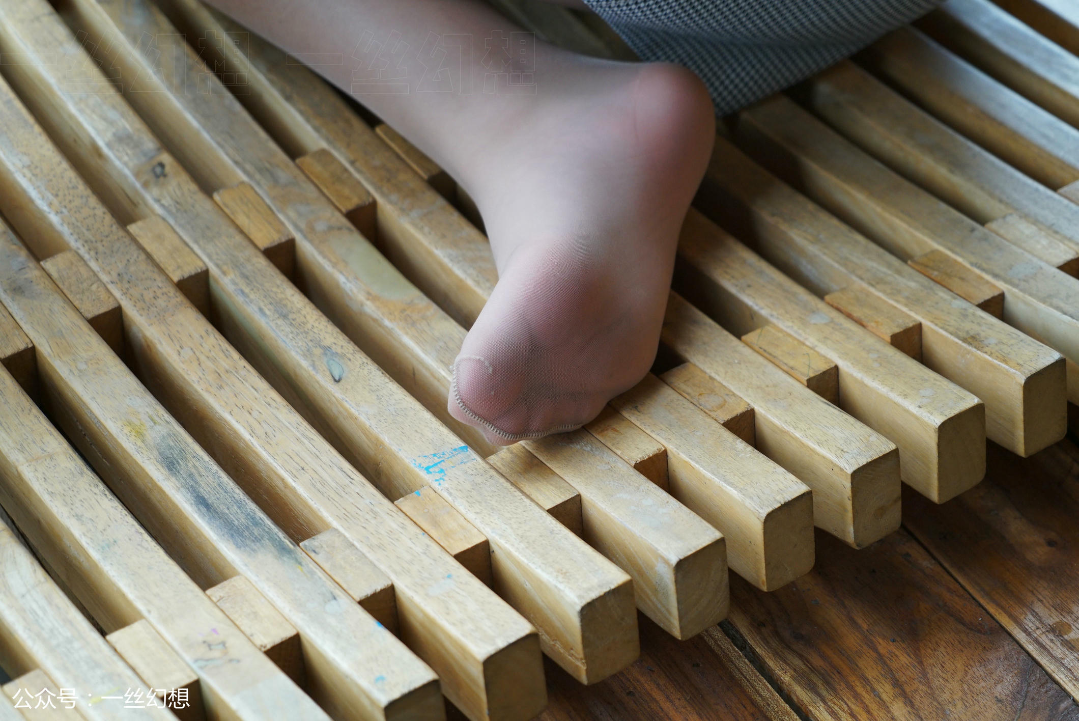 高丝女子图鉴 袜小喵×一丝幻想 NZ035 ViVi [59P+68MB]_第3集