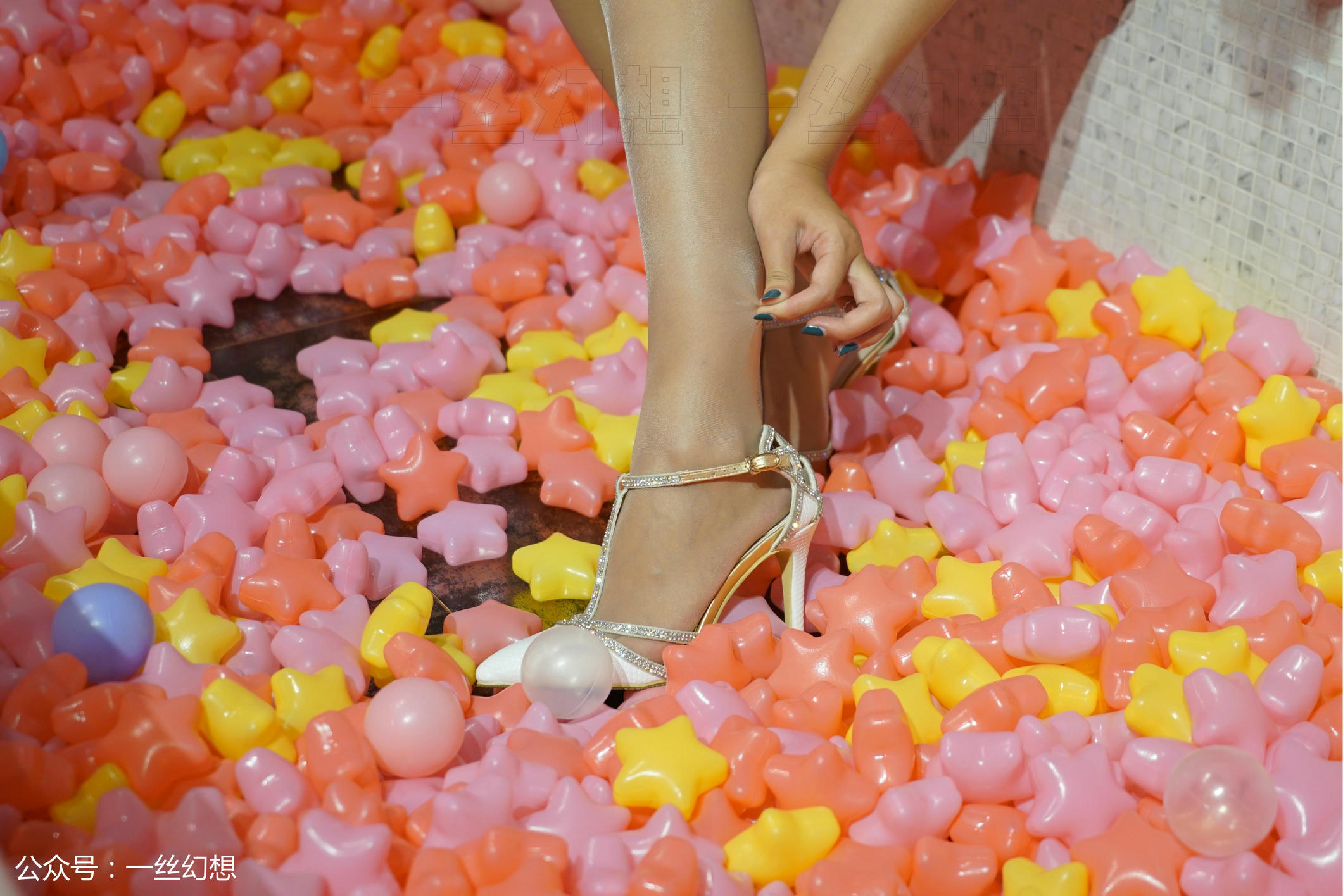 高丝女子图鉴 袜小喵×一丝幻想 NZ039 糖糖 [59P+86MB]_第1集