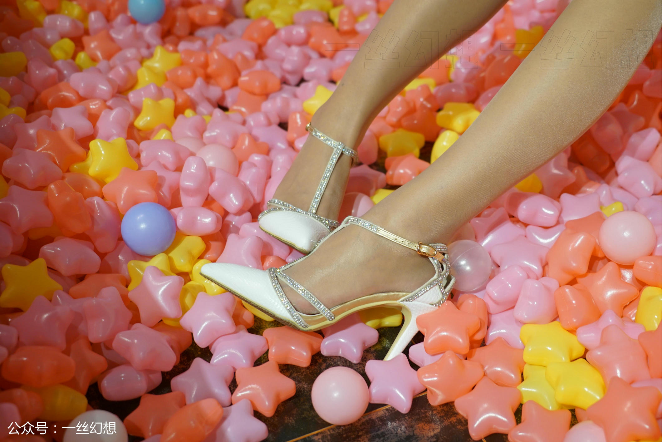 高丝女子图鉴 袜小喵×一丝幻想 NZ039 糖糖 [59P+86MB]_第1集