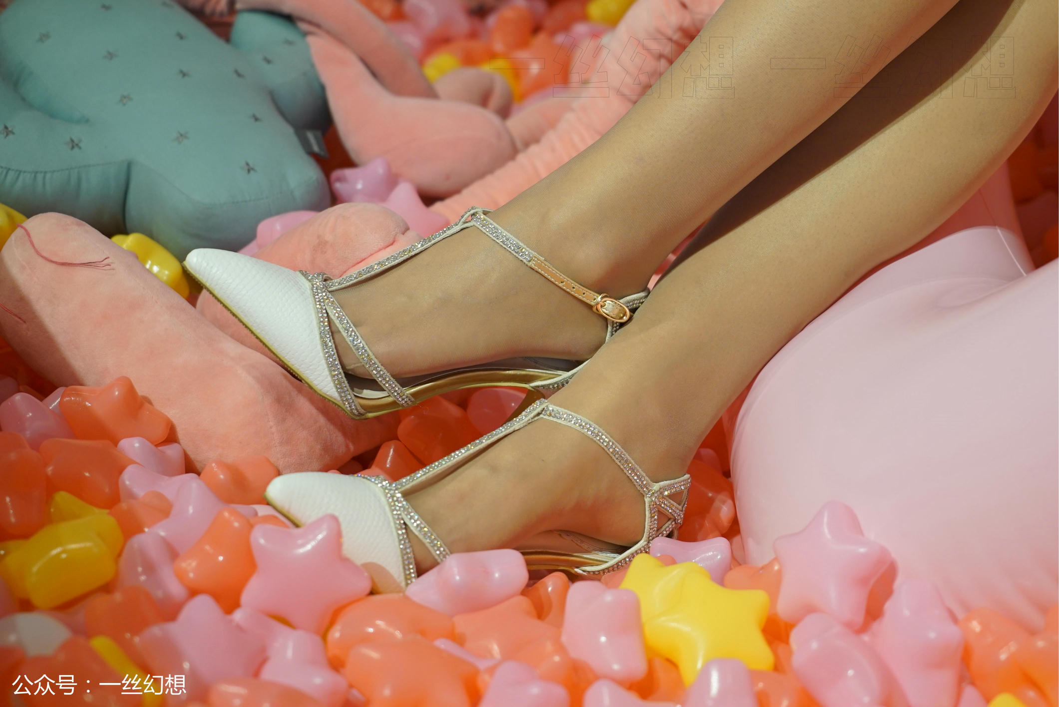 高丝女子图鉴 袜小喵×一丝幻想 NZ039 糖糖 [59P+86MB]_第2集