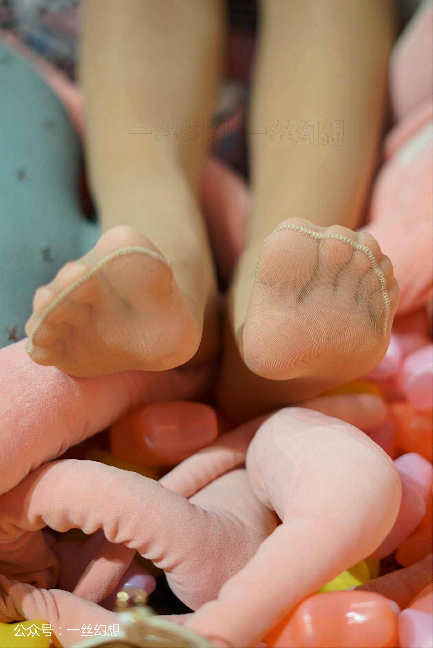 高丝女子图鉴 袜小喵×一丝幻想 NZ039 糖糖 [59P+86MB]_第3集