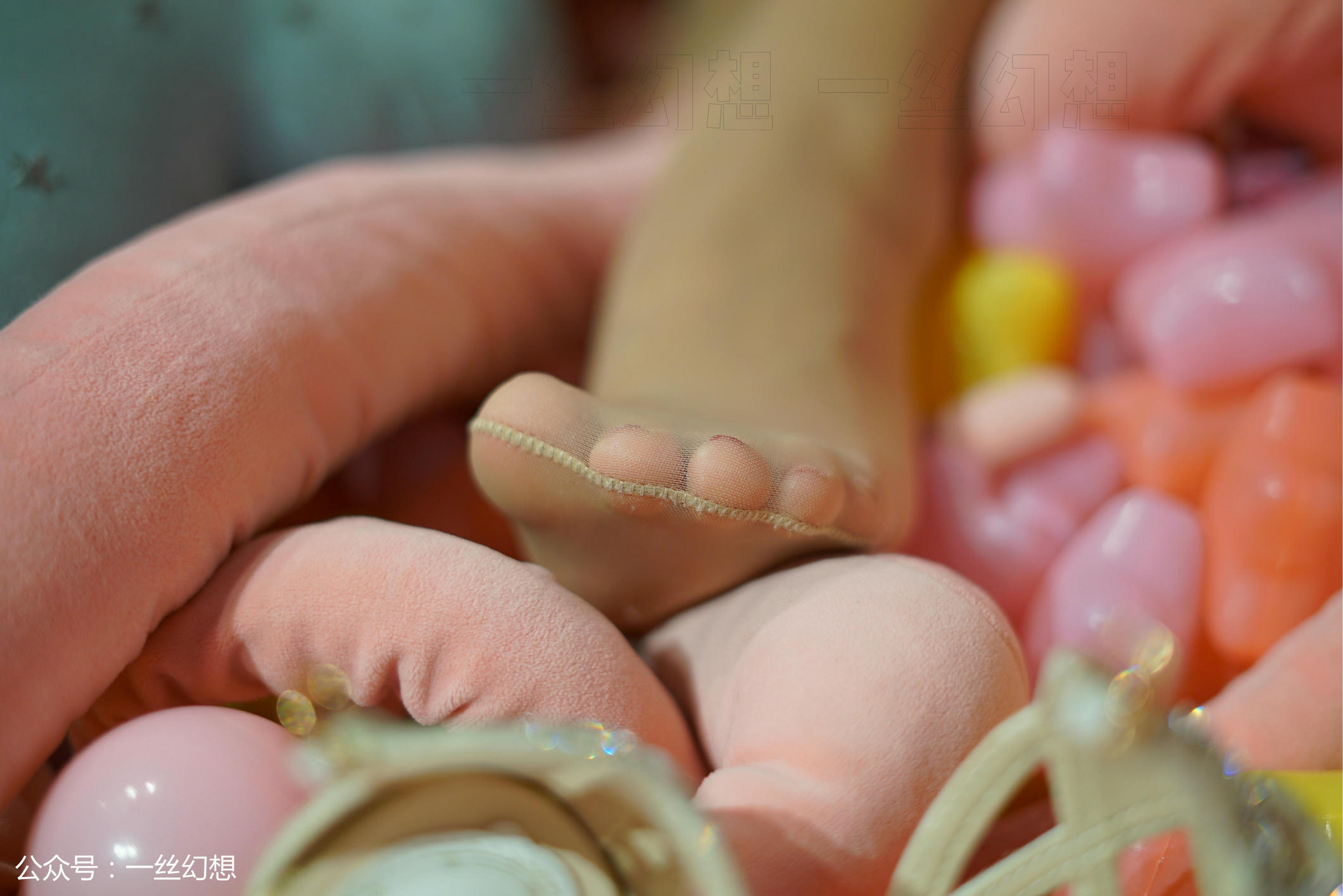 高丝女子图鉴 袜小喵×一丝幻想 NZ039 糖糖 [59P+86MB]_第3集