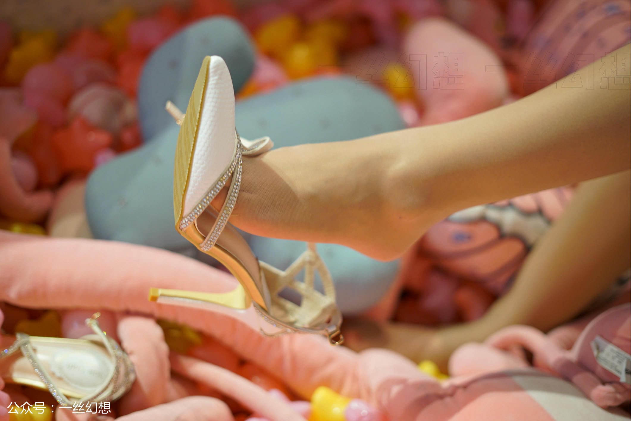 高丝女子图鉴 袜小喵×一丝幻想 NZ039 糖糖 [59P+86MB]_第3集