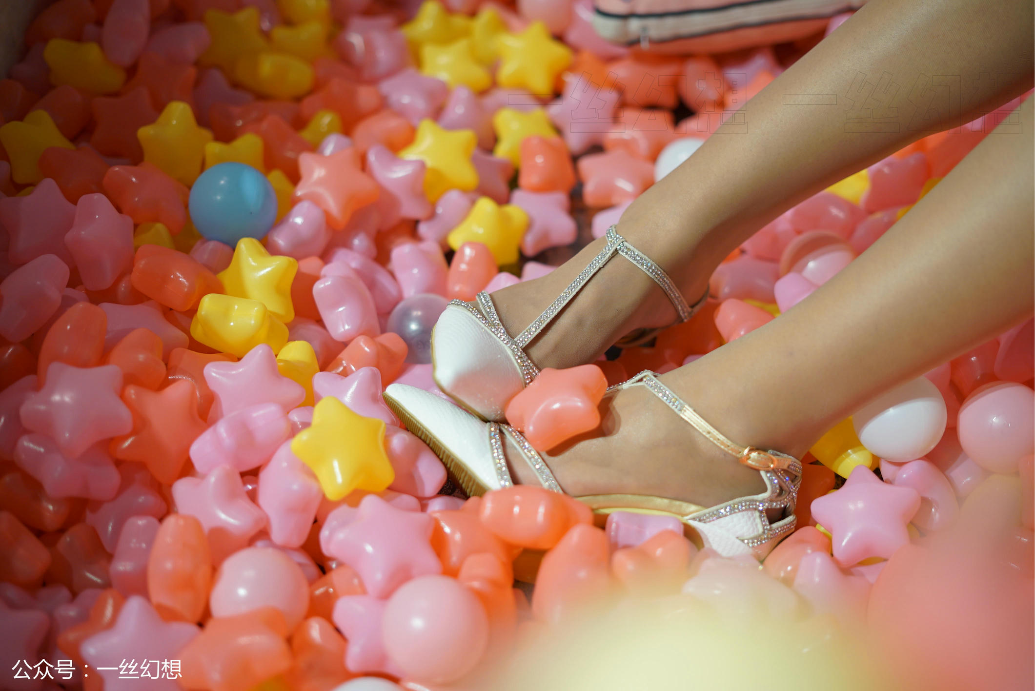 高丝女子图鉴 袜小喵×一丝幻想 NZ039 糖糖 [59P+86MB]_第3集