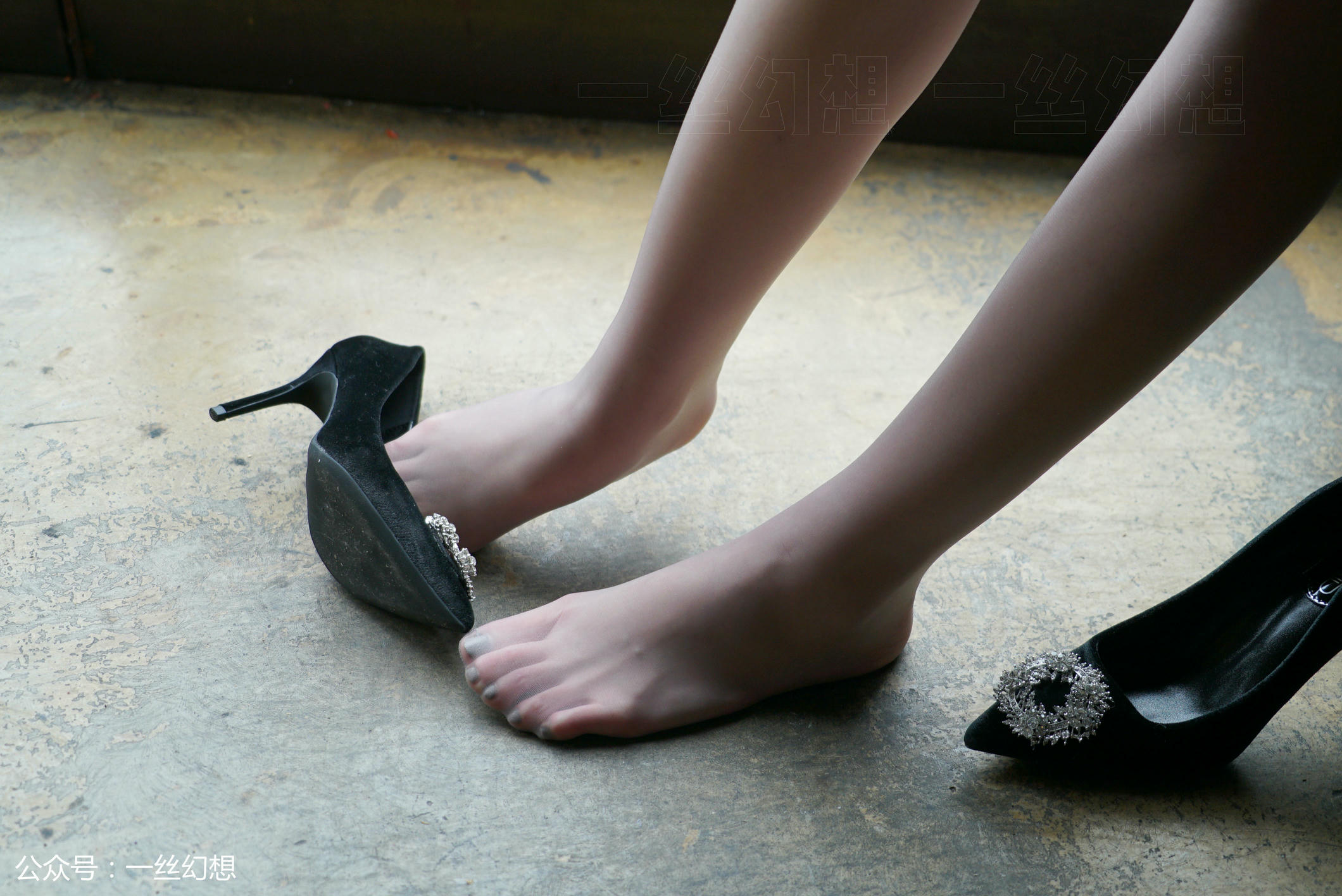 高丝女子图鉴 袜小喵×一丝幻想 NZ040 茜茜 [59P+67MB]_第3集