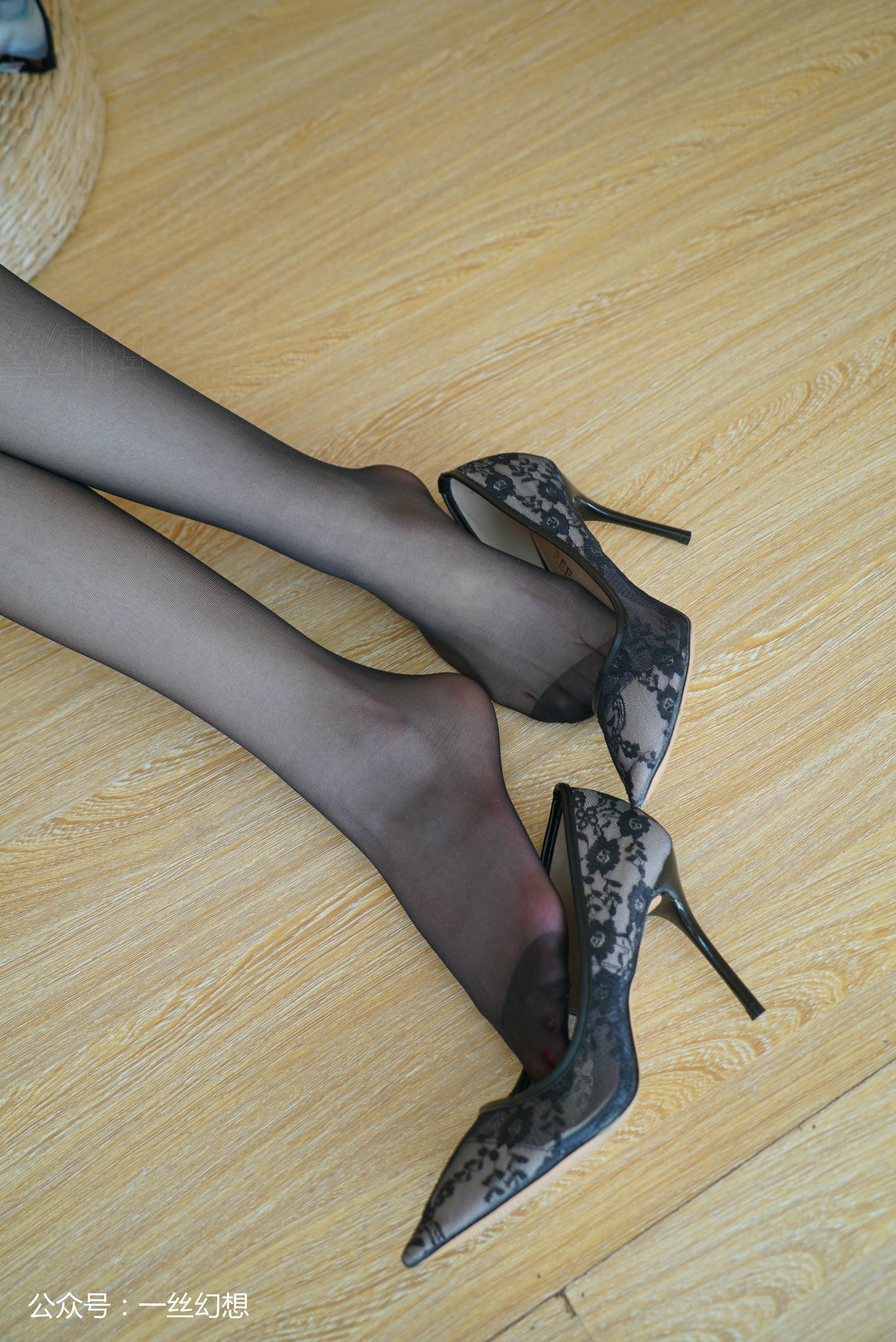 高丝女子图鉴 袜小喵×一丝幻想 NZ044 茜茜 [59P+70MB]_第2集