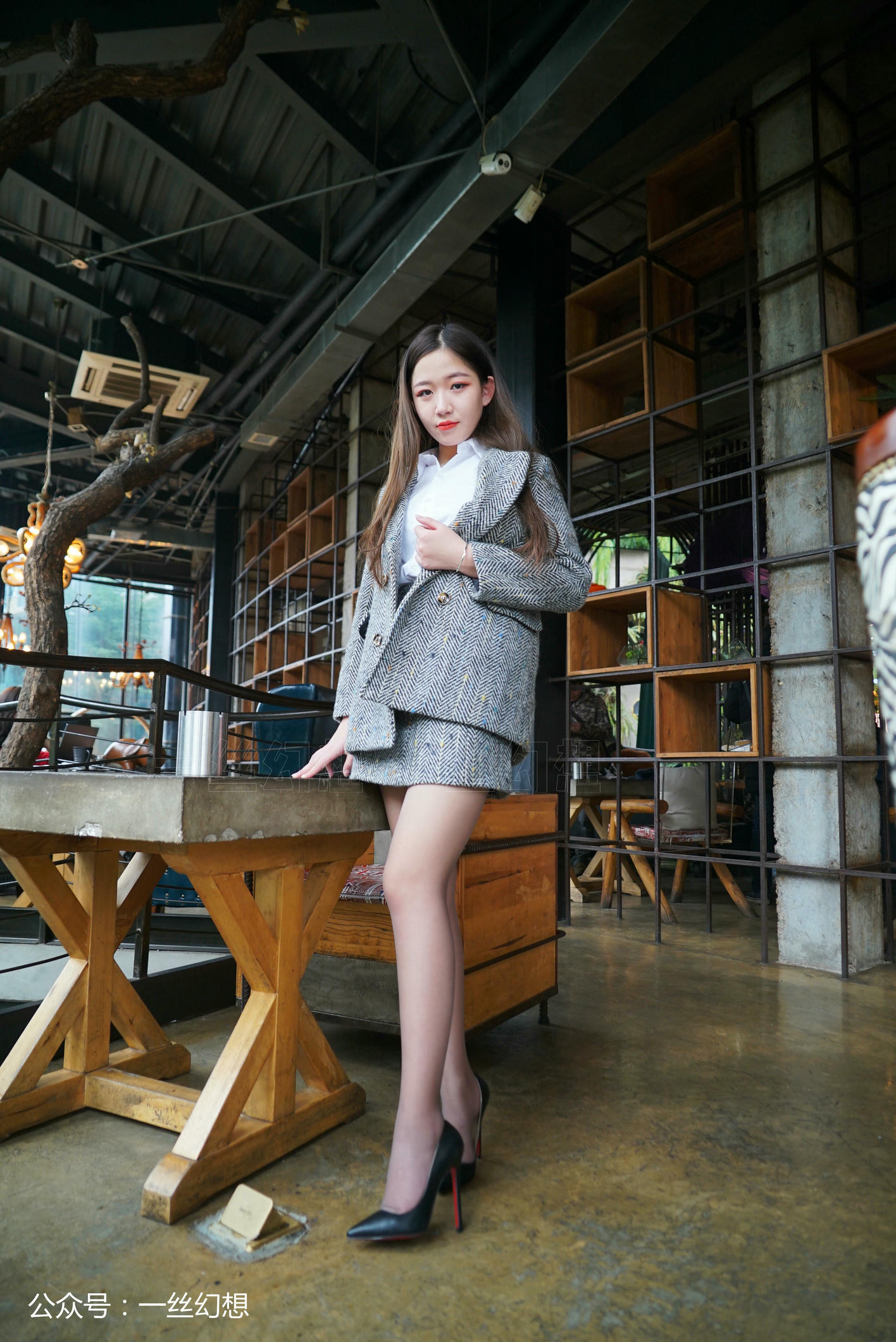 高丝女子图鉴 袜小喵×一丝幻想 NZ047 ViV [59P+64MB]_第1集