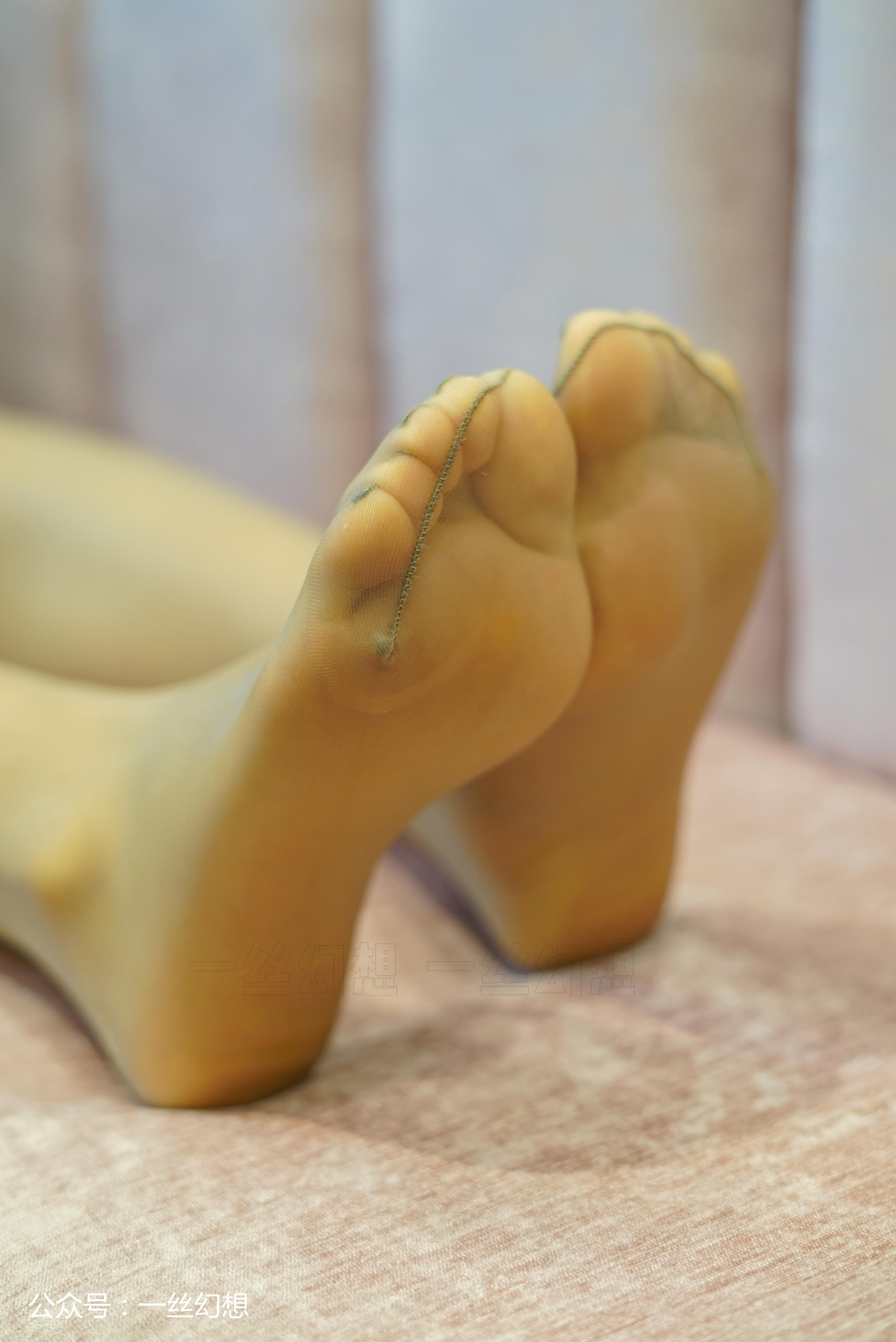 高丝女子图鉴 袜小喵×一丝幻想 NZ049 星星 [59P+56MB]_第2集