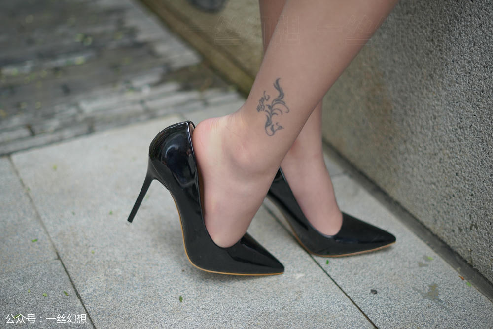 高丝女子图鉴 袜小喵×一丝幻想 NZ053 ViVi [59P+79MB]_第2集