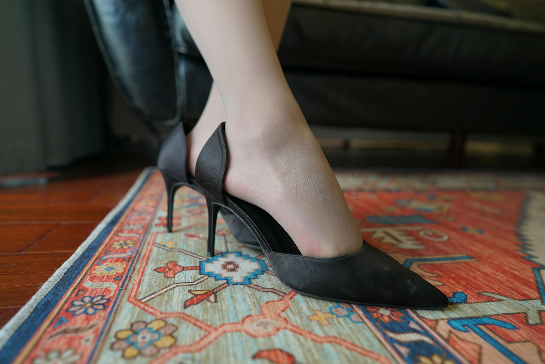 高丝女子图鉴 袜小喵×一丝幻想 NZ138 小妖精桃桃职业装 [58P+363MB]_第2集