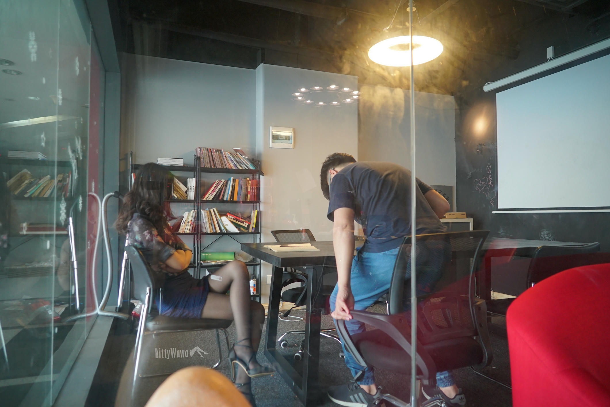 袜小喵 KT041 丝滑总监（上） [45P+242M]_第1集