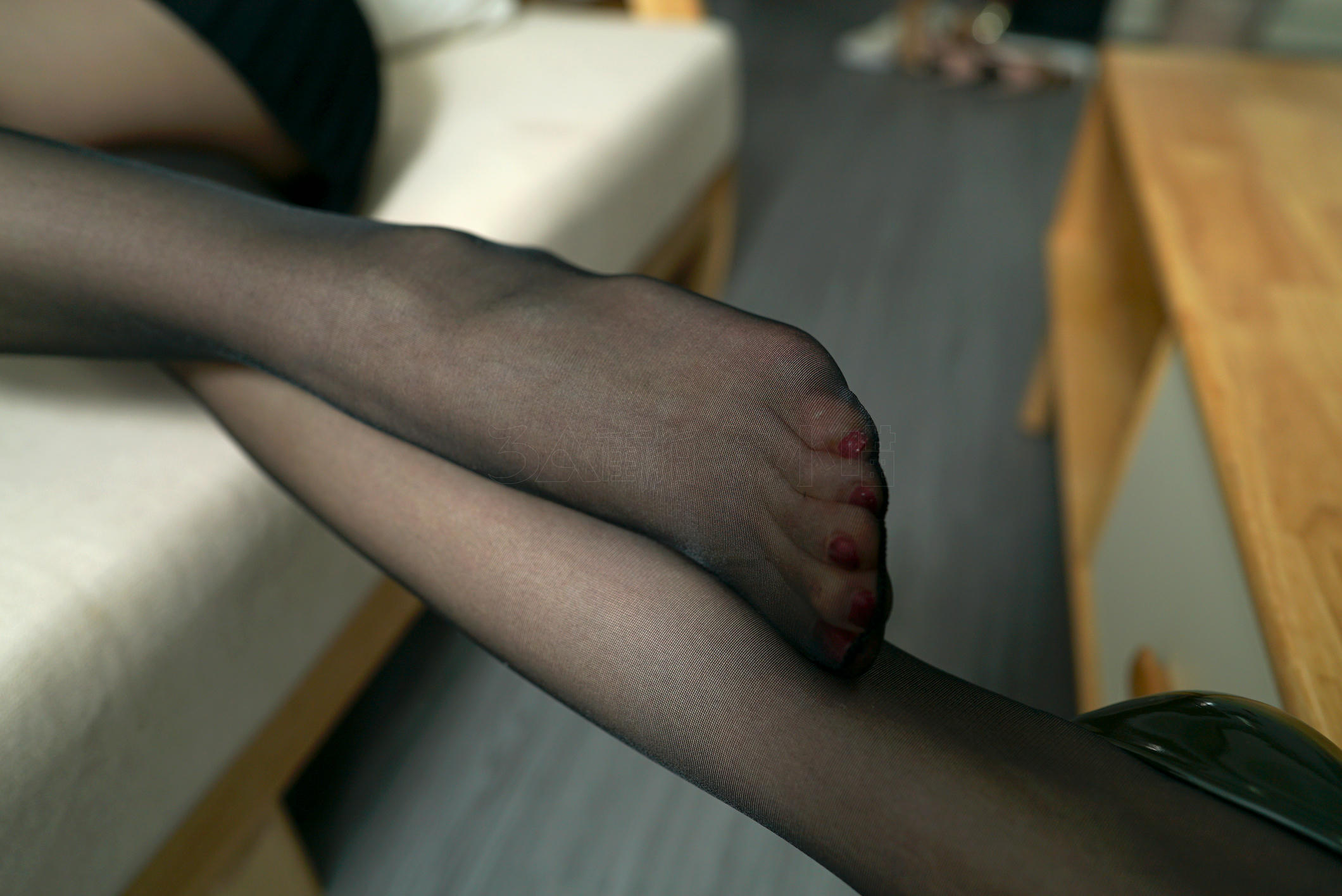 高丝女子图鉴 袜小喵×一丝幻想 NZ140 一米大长腿黑丝 [58P+416MB]_第2集