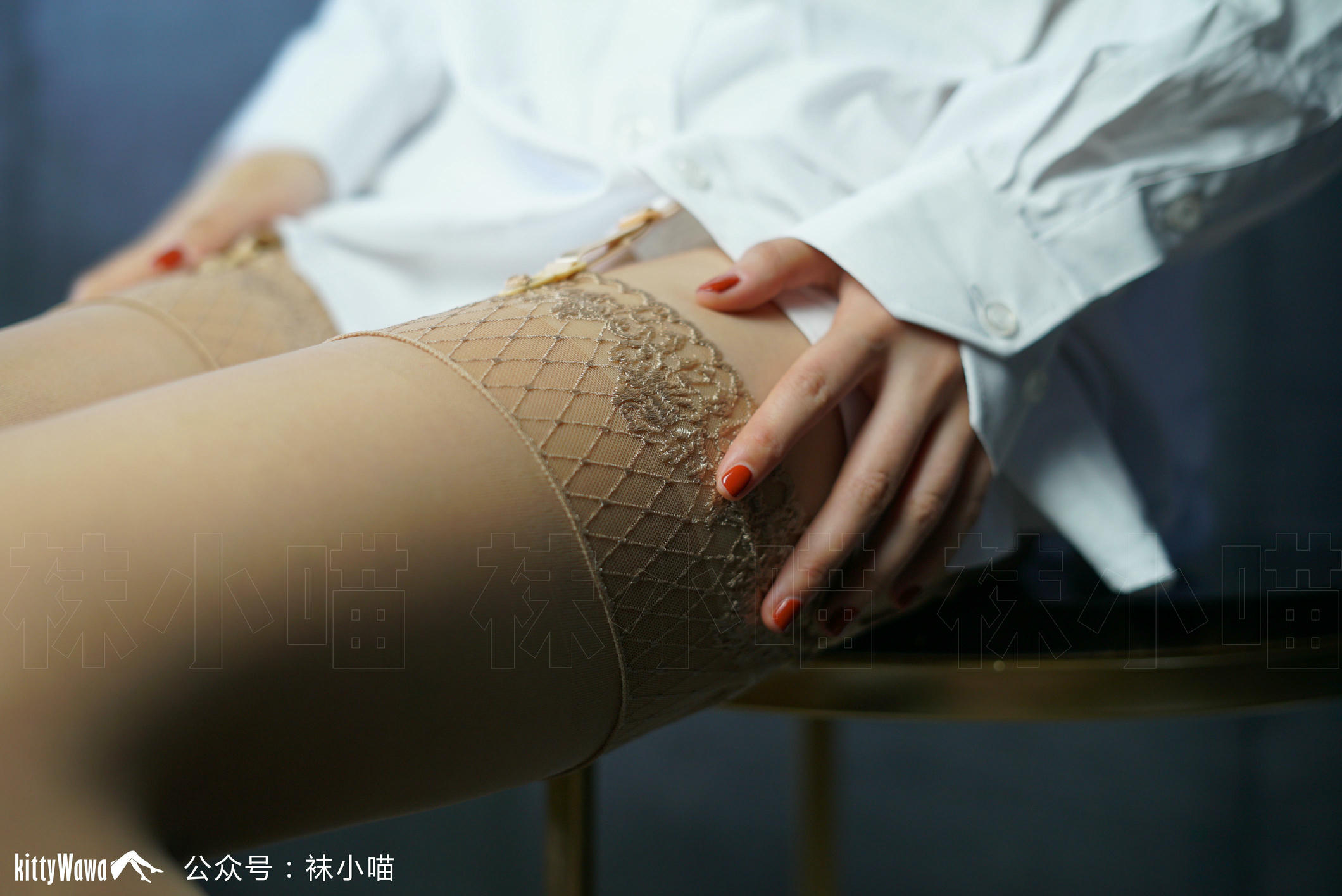 袜小喵 KT066 复古丝VS白衬衫 [61P+40M]_第1集