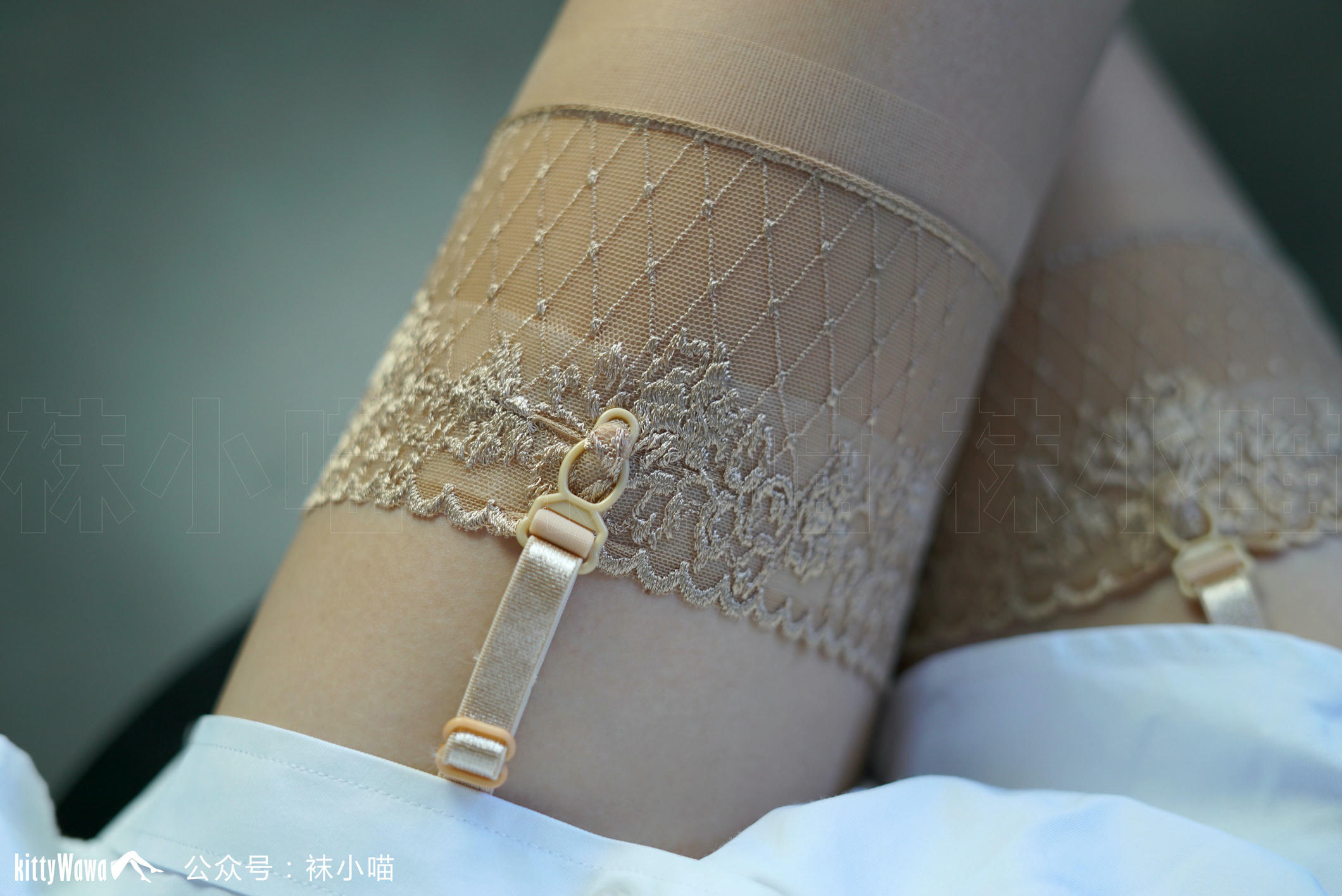 袜小喵 KT066 复古丝VS白衬衫 [61P+40M]_第1集