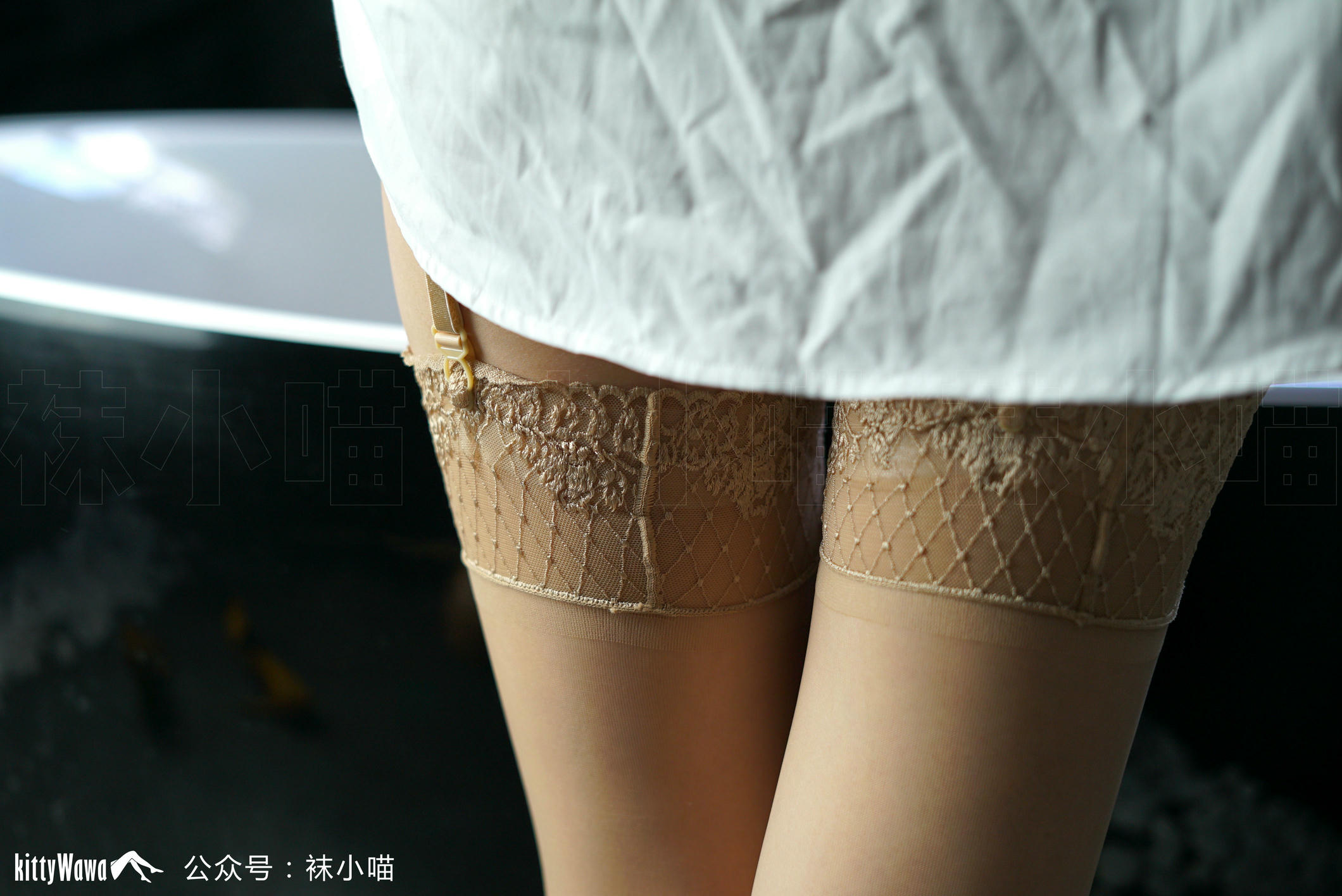 袜小喵 KT066 复古丝VS白衬衫 [61P+40M]_第3集