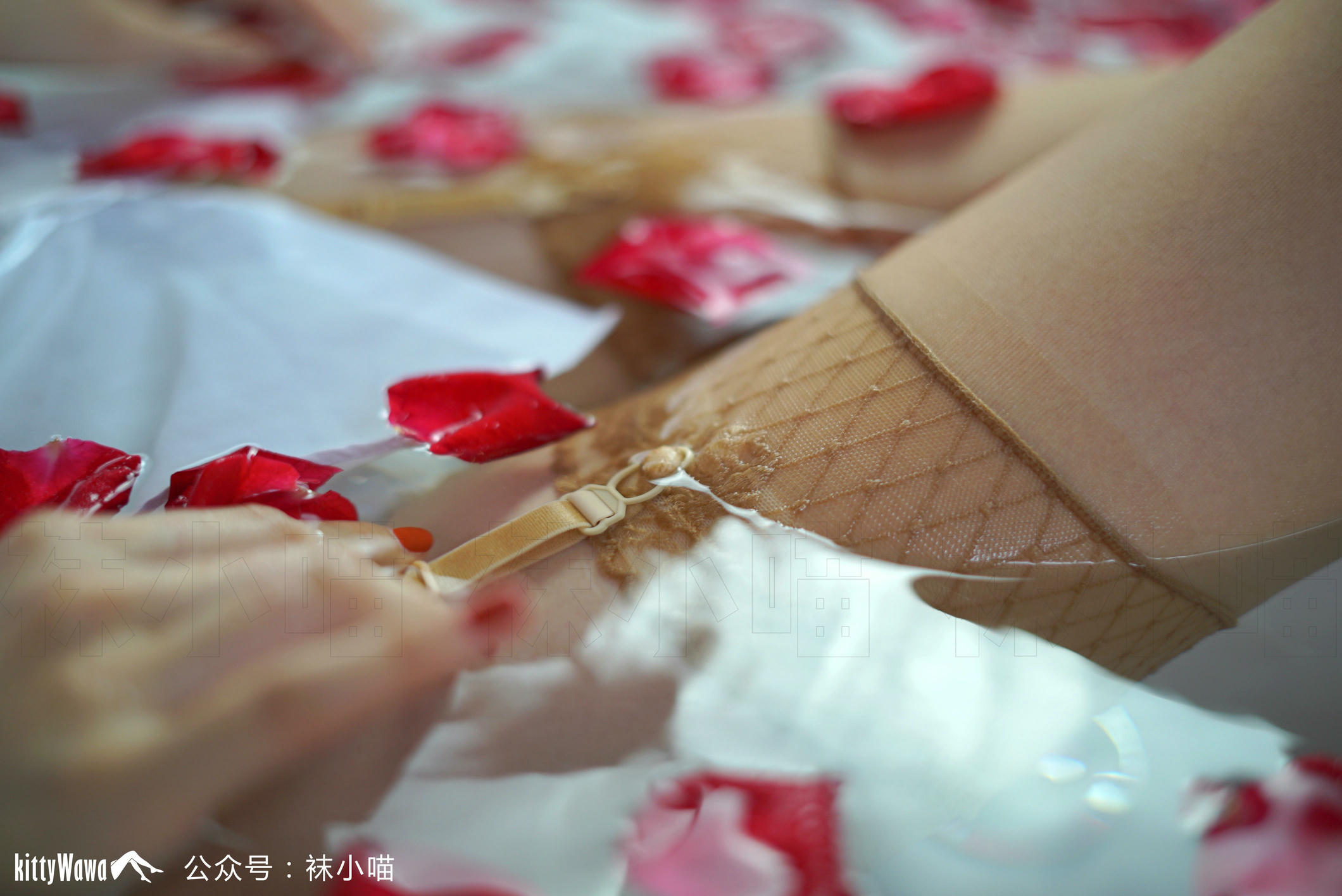 袜小喵 KT066 复古丝VS白衬衫 [61P+40M]_第3集