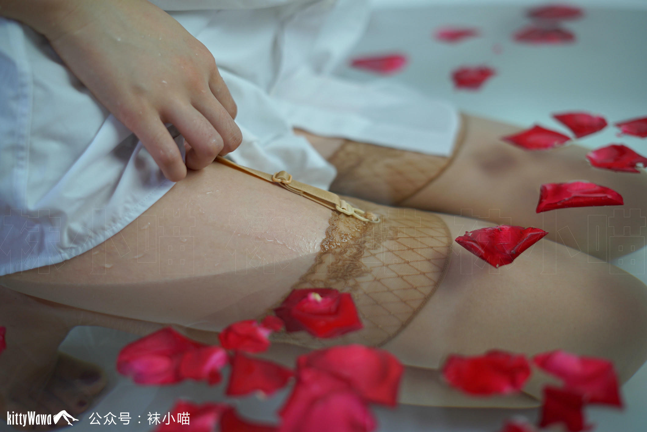 袜小喵 KT066 复古丝VS白衬衫 [61P+40M]_第3集