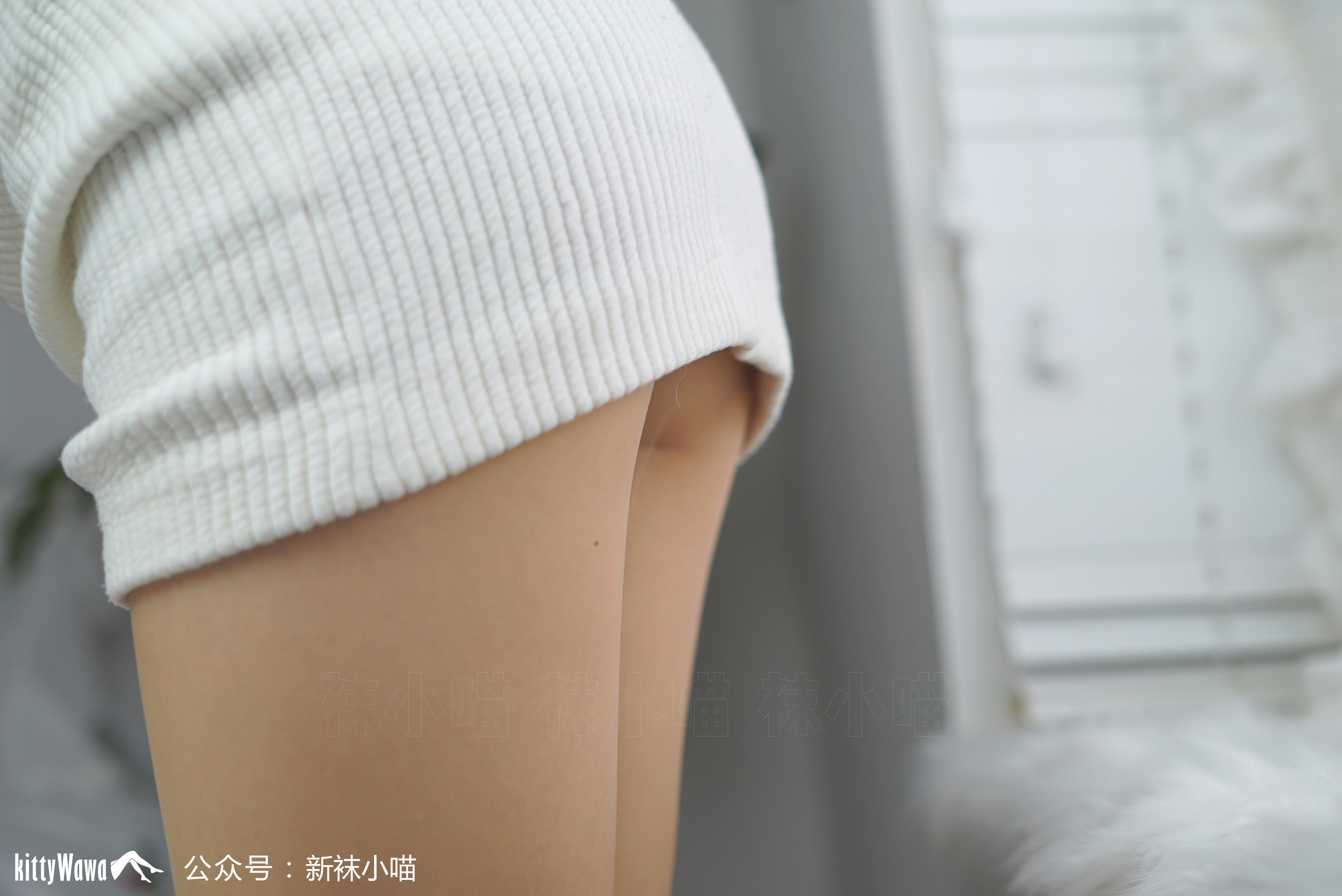 袜小喵 KT076 初冬的白色毛衣 [59P+34M]_第1集