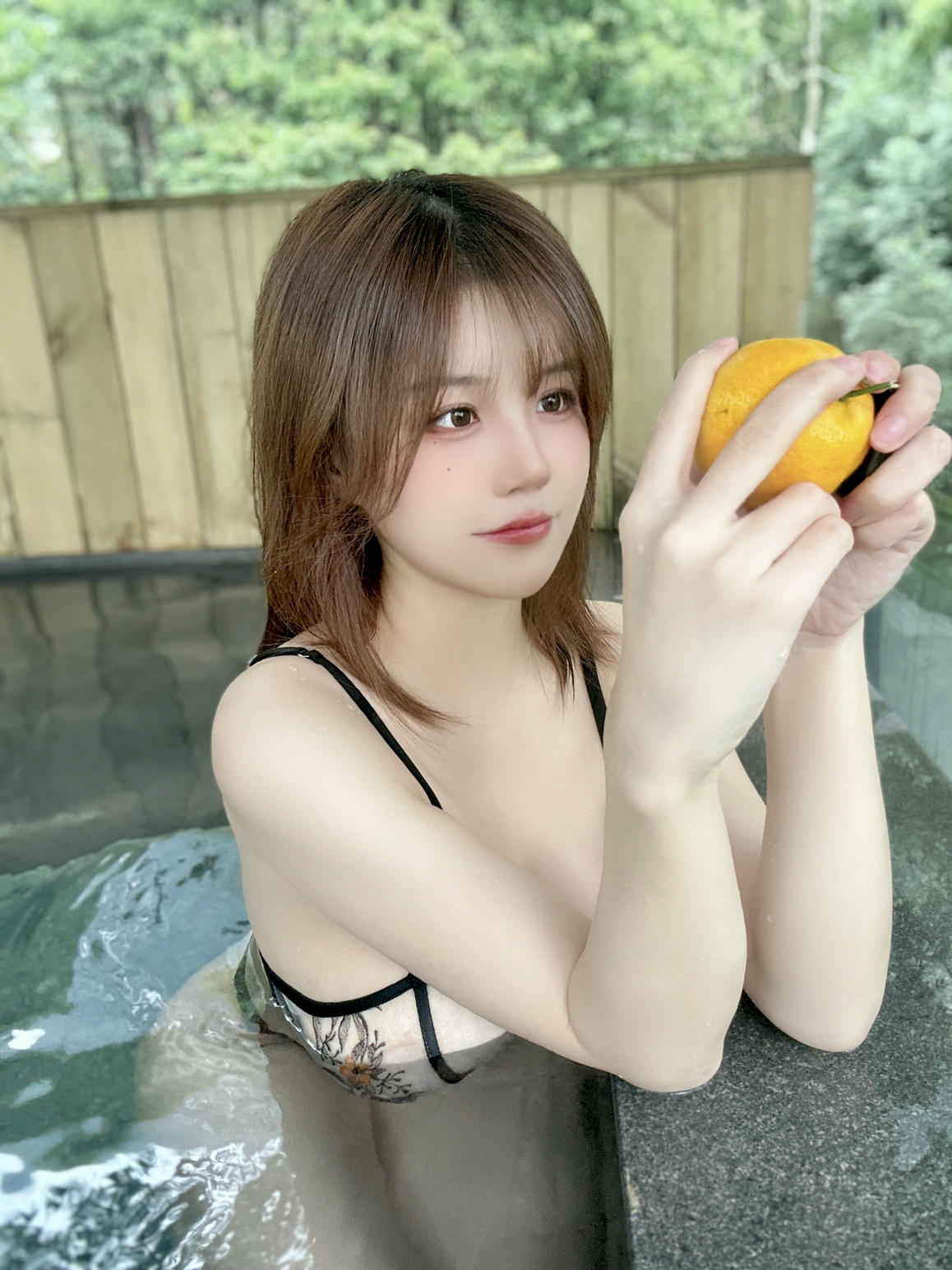 小仓千代w NO.034 2022年12月fantia会员合集 [104P+3V-371M]-2022-12-08 露天温泉和橘子🍊 [16P-25.76MB]_第1集