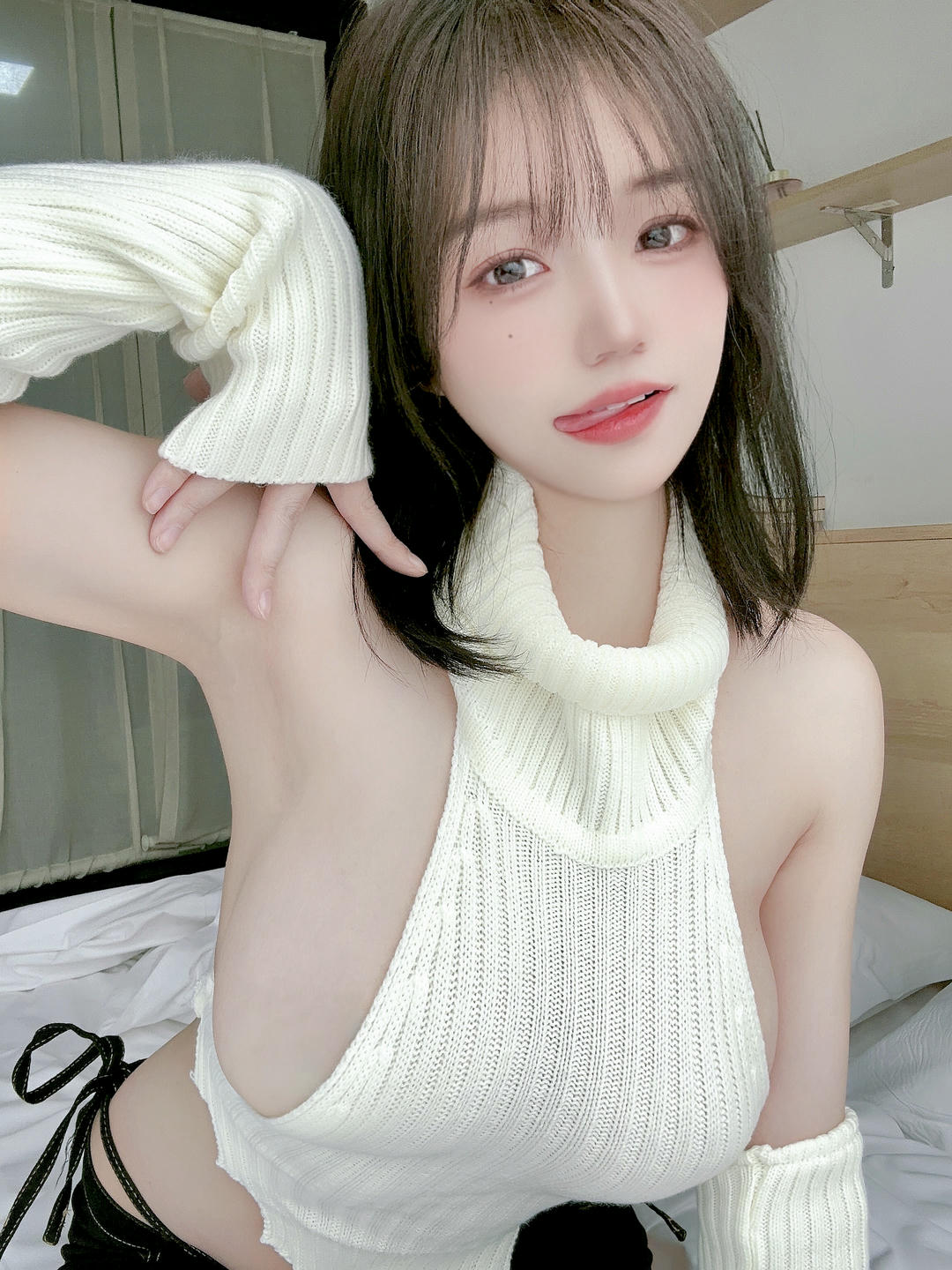 小仓千代w NO.034 2022年12月fantia会员合集 [104P+3V-371M]-2022-12-14 白色露背毛衣(_≧ω≦)10k粉感谢！ [16P-34.32MB]_第1集