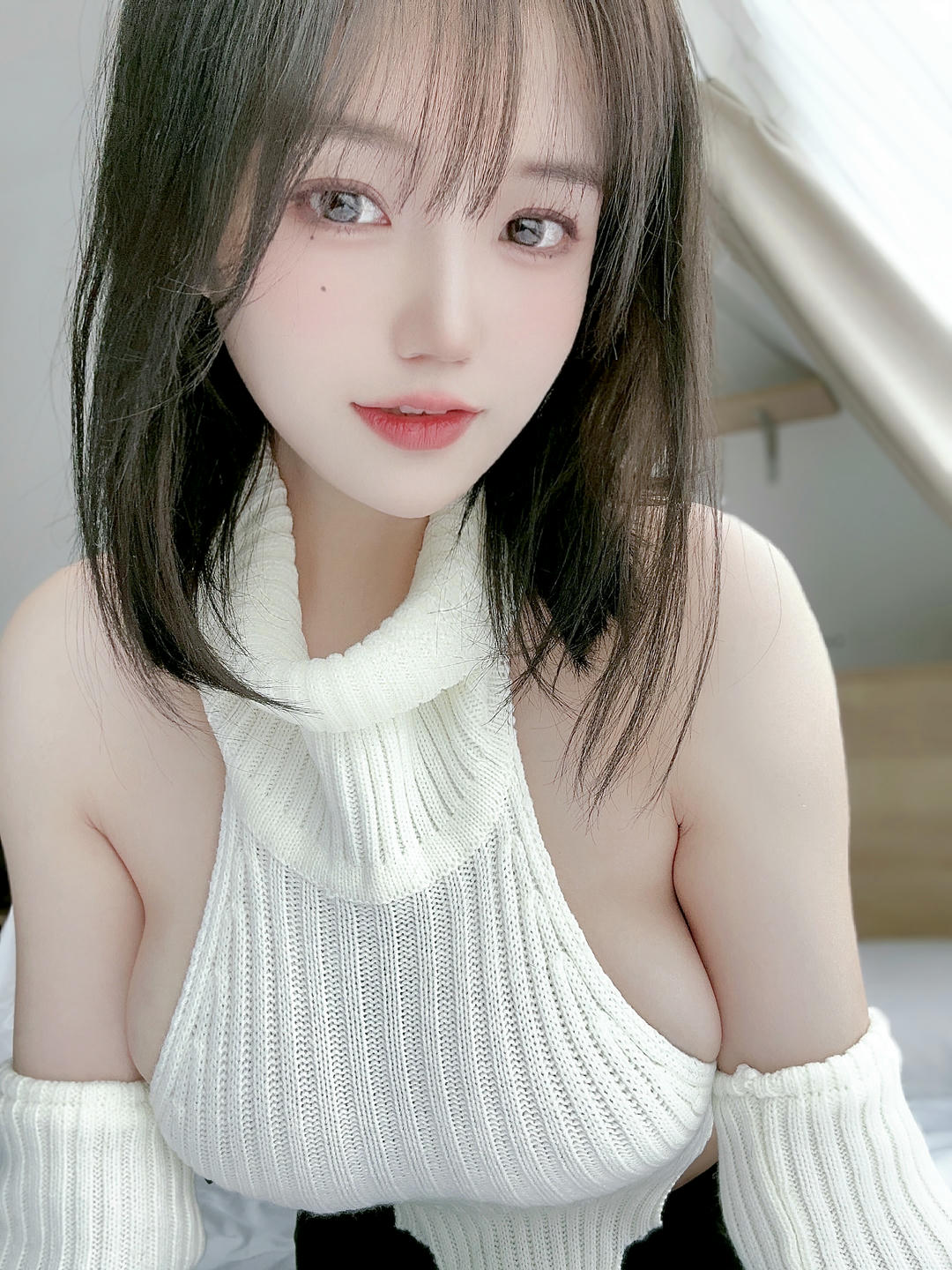 小仓千代w NO.034 2022年12月fantia会员合集 [104P+3V-371M]-2022-12-14 白色露背毛衣(_≧ω≦)10k粉感谢！ [16P-34.32MB]_第1集