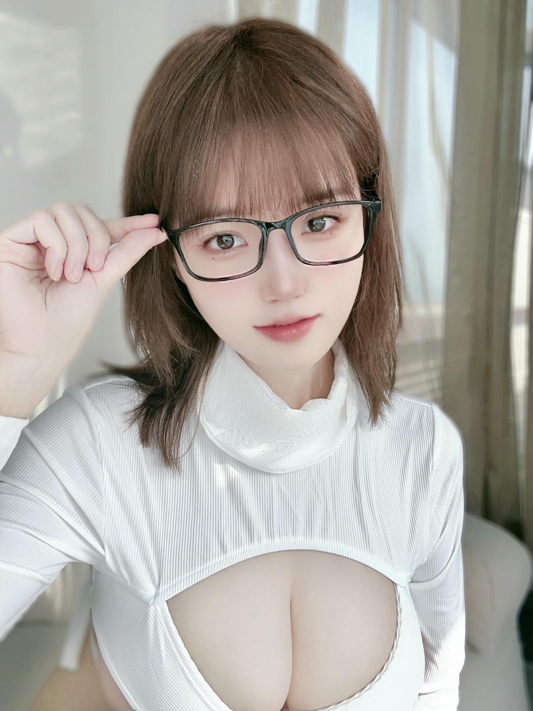 小仓千代w NO.043 23.03月会员合集（全8期）[104P-227MB]-白色绑带🕊️ [14P-17MB]_第1集