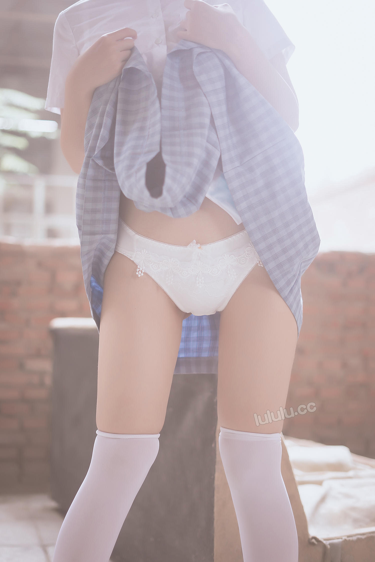 小鸟酱-豪華版pure white outdoor 2 [32P+1V]_第1集