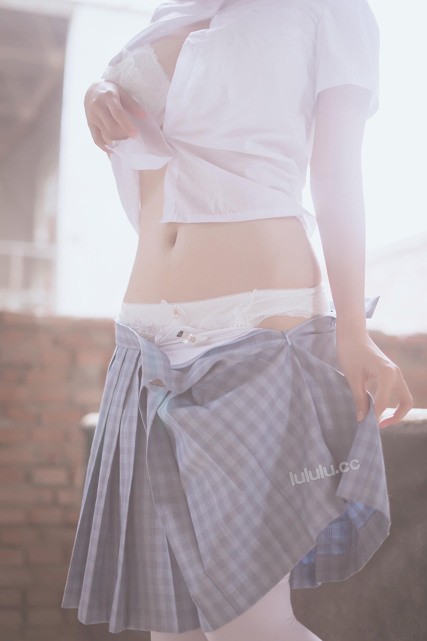 小鸟酱-豪華版pure white outdoor 2 [32P+1V]_第1集