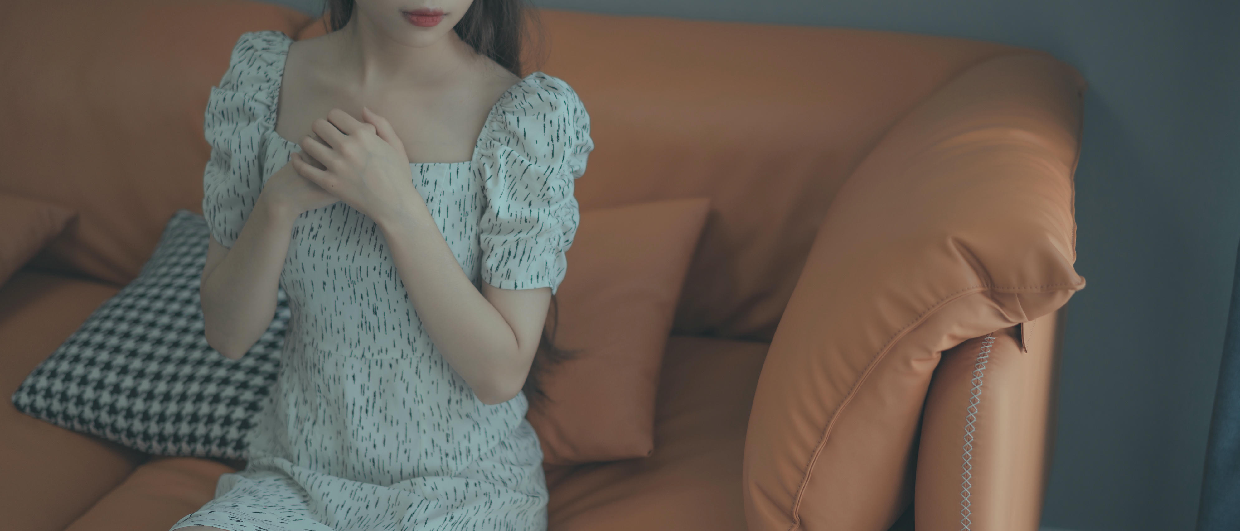 杏仁曲奇 NO.001 反差表姐[102P 1.51GB]_第1集