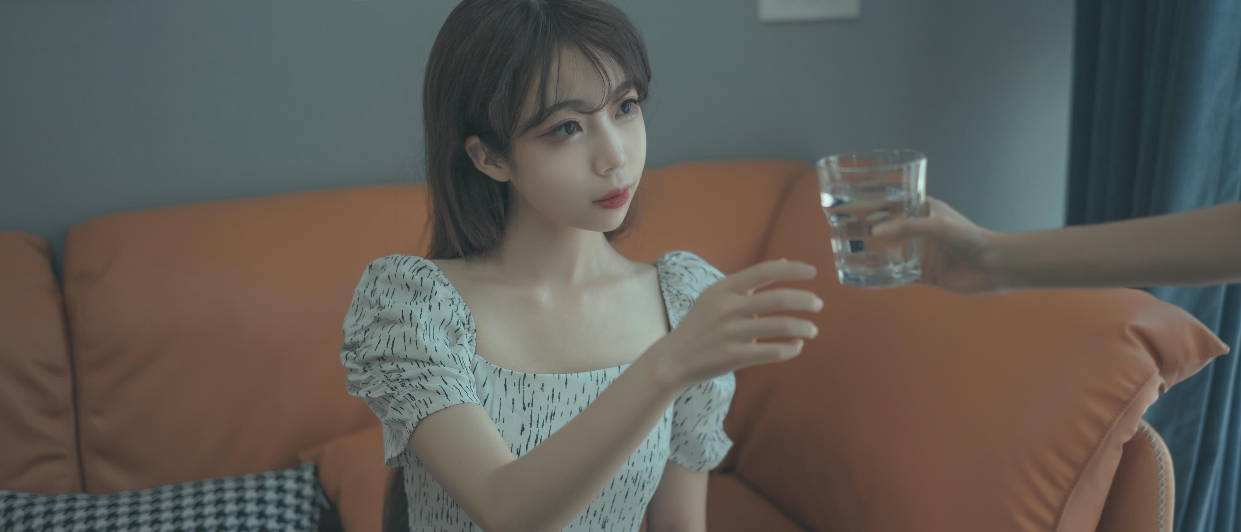 杏仁曲奇 NO.001 反差表姐[102P 1.51GB]_第1集