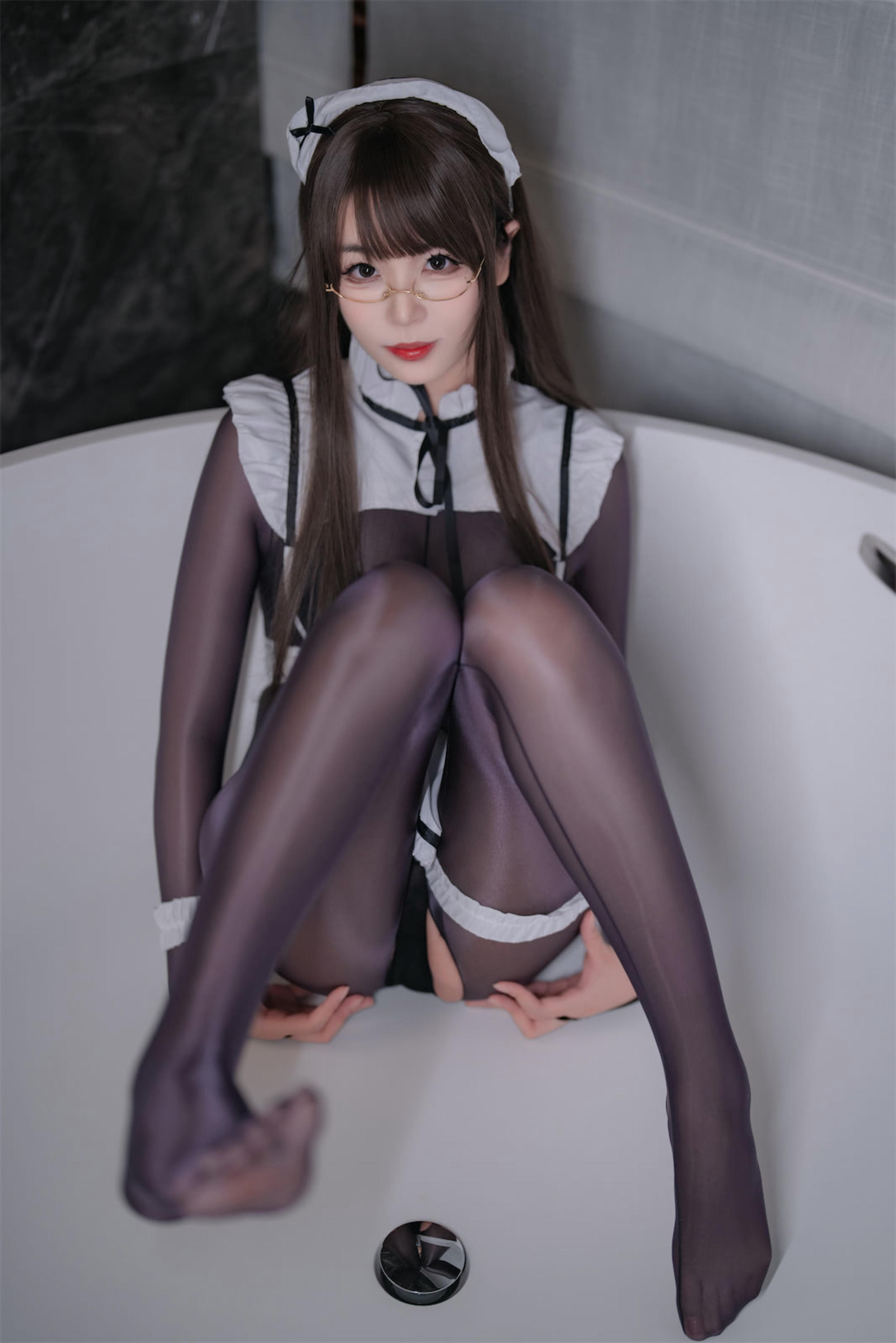 轩萧学姐 NO.087 连体丝女仆[90P 367.9M]_第2集