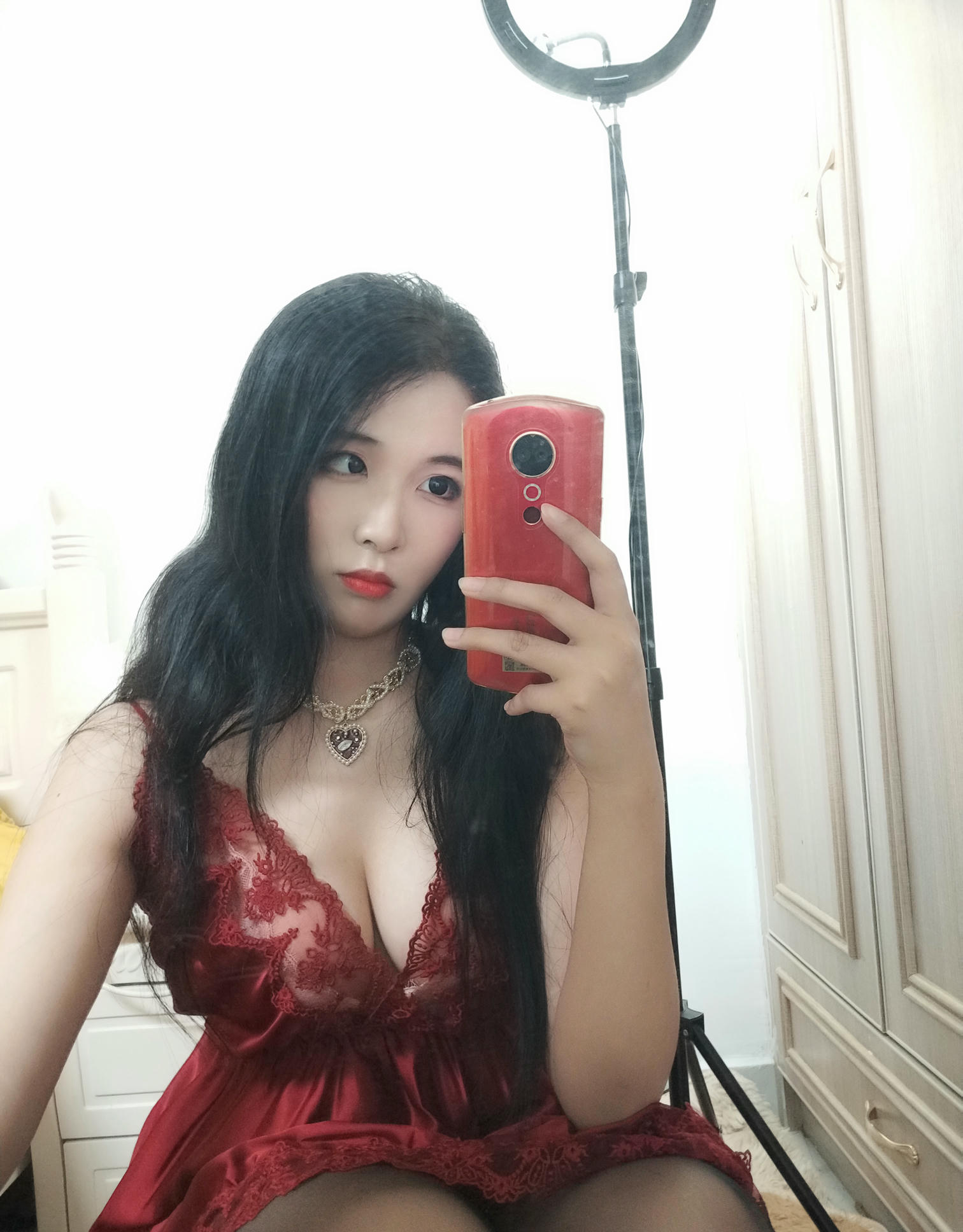 轩萧学姐 NO.012 酒红色睡衣 [36P3V-209MB]_第1集