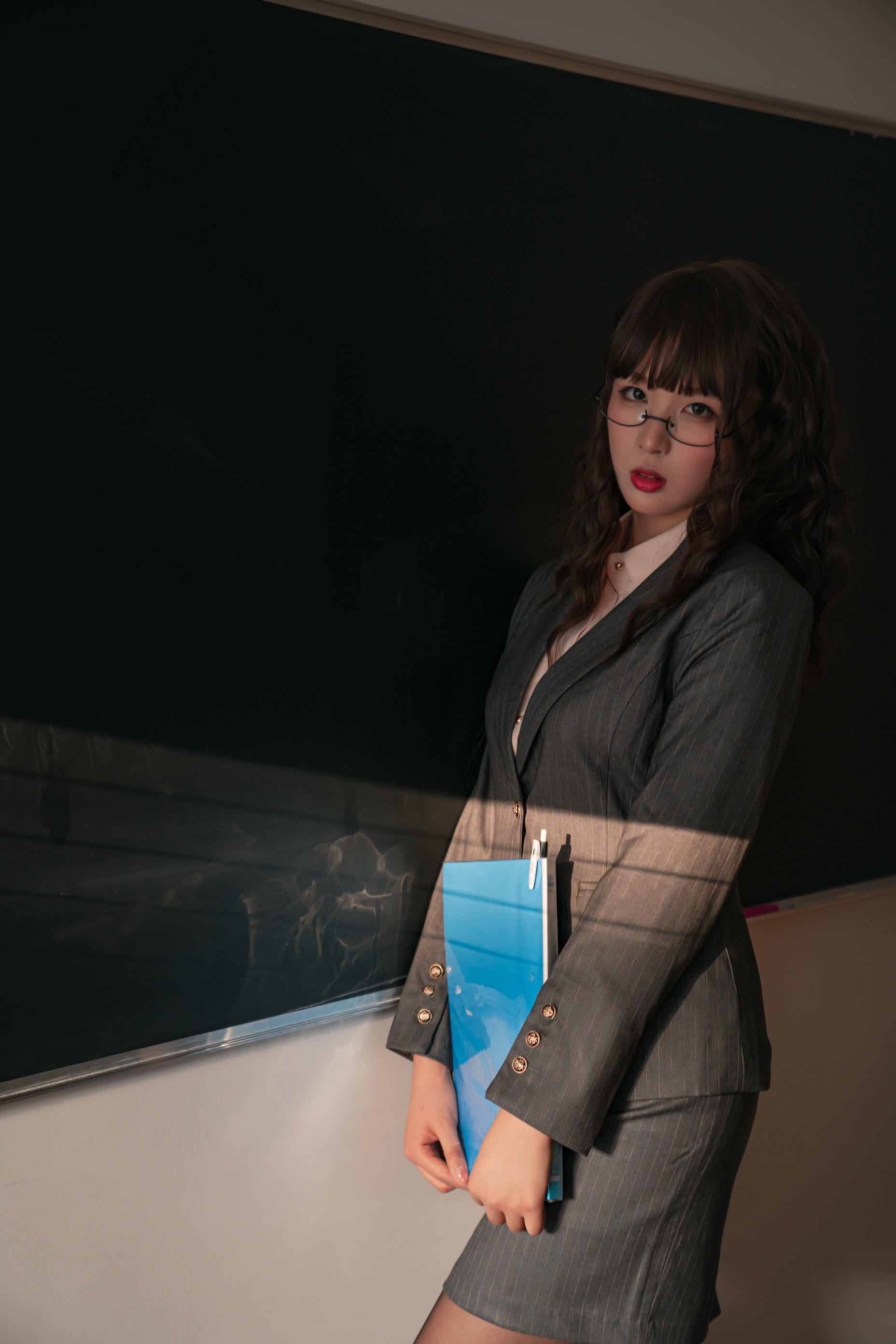 轩萧学姐 NO.037 教鞭 [45P1V-266MB]_第1集