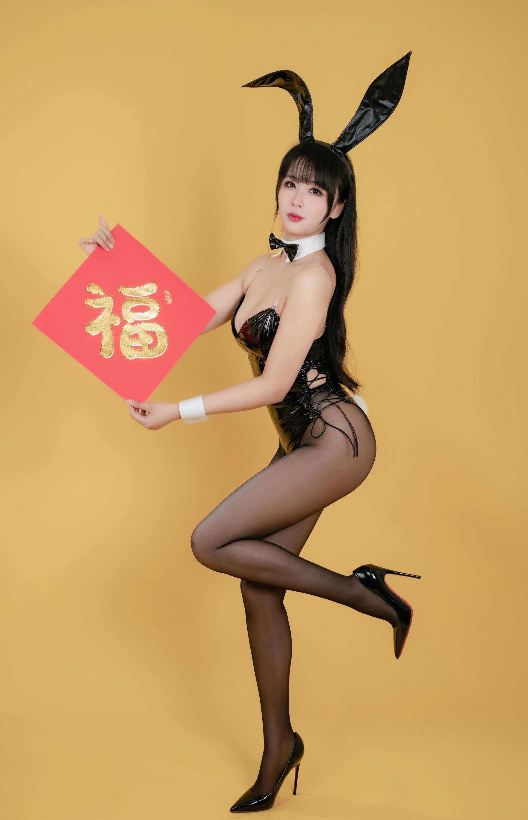 轩萧学姐 NO.044 新春福兔 黑兔女郎 [20P-45MB]_第1集